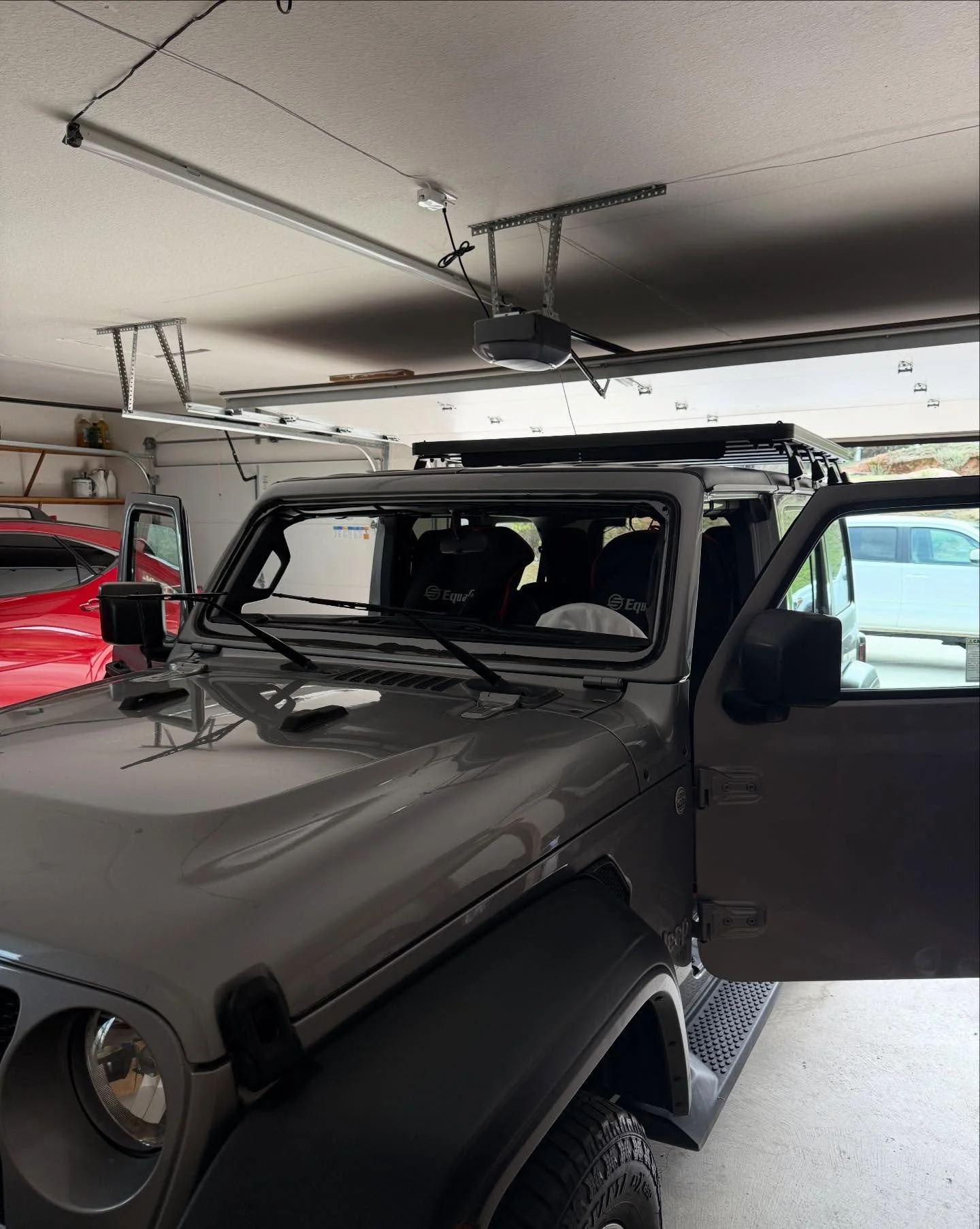 2020 Wrangler Windshield Replacement , send a DM or text / call (760)-855-7390 to have your windshield repaired or replaced at the comfort of your own home!