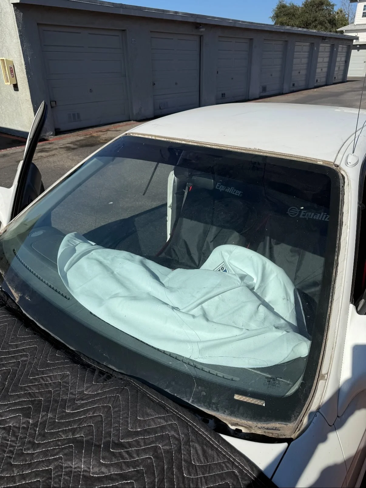 Send a DM or text / call (760) 855 7390 to get a quote for replacement! Hand set on this 2000 civic! ✋ 
-
-
-
On The Go Windshield Repair! 
#mobileservice #sandiego #windshield #windshieldtech #windshieldreplacement #windshieldrepair