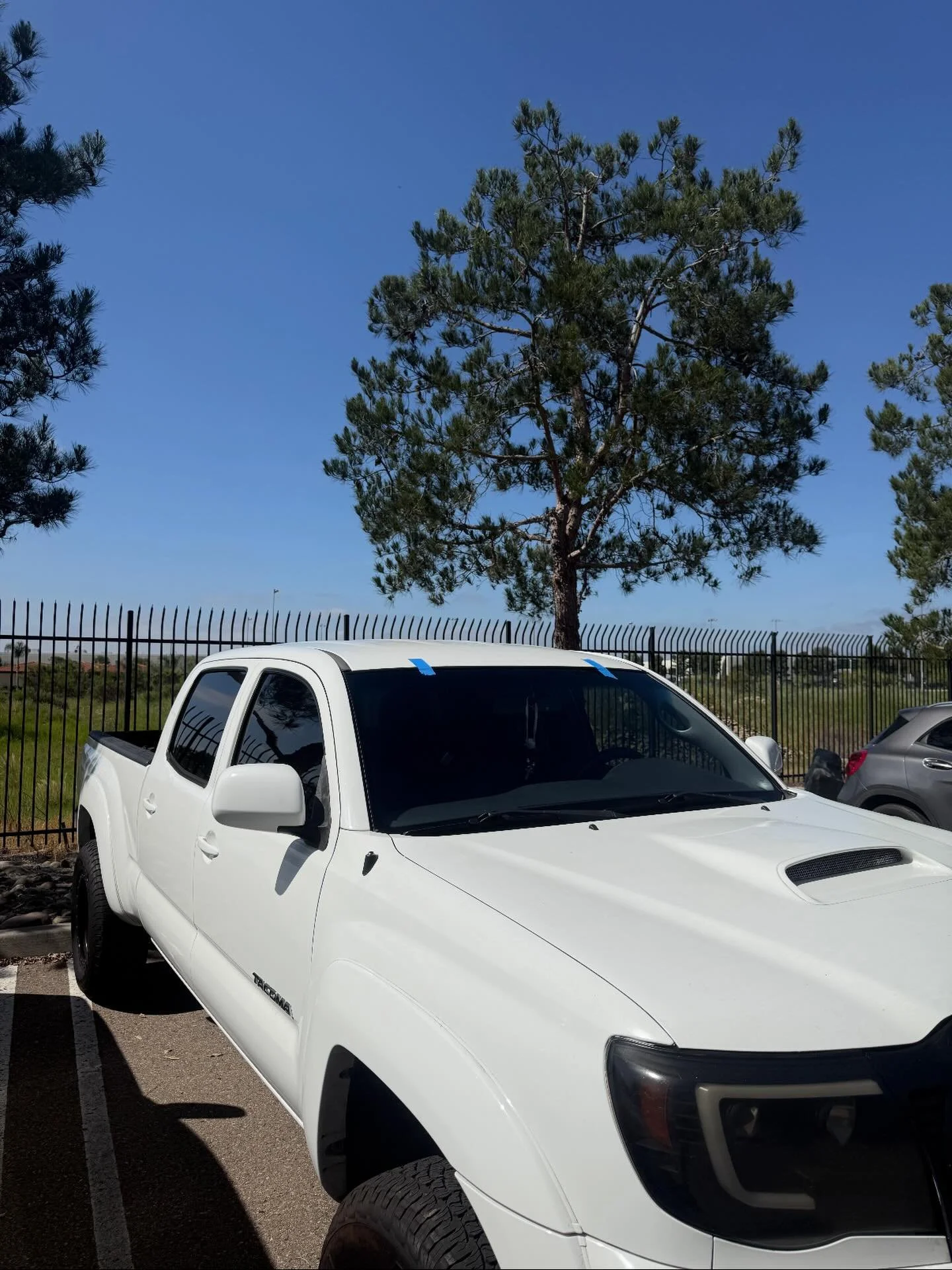Tacoma looking clean again with some fresh glass! Send a dm or text/call (760) 855 - 7390 for a quote! 
-
-
-
On The Go Windshield Repair! 

#sandiego #mobileservice #windshieldreplacement #windshieldrepair #savingtime