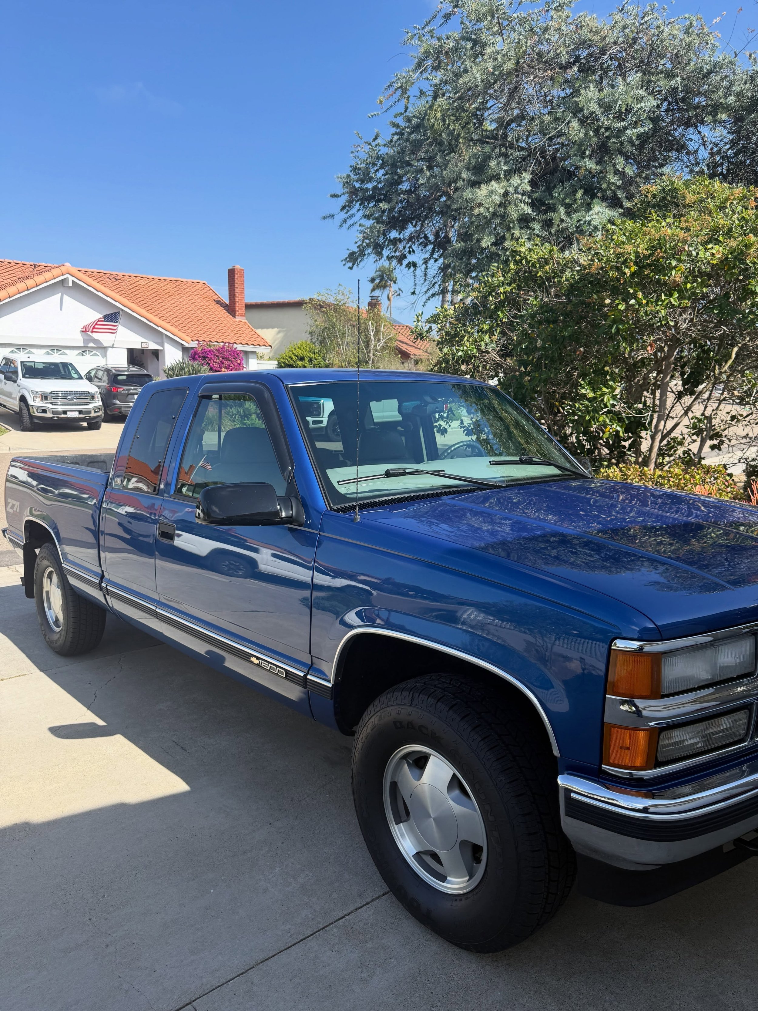 Gotta love the classics! Some fresh glass for this shiny old Chevy! 
-
-
-
On The Go Windshield Repair! 
#mobileautoglass #autoglass #mobileservice #sandiego