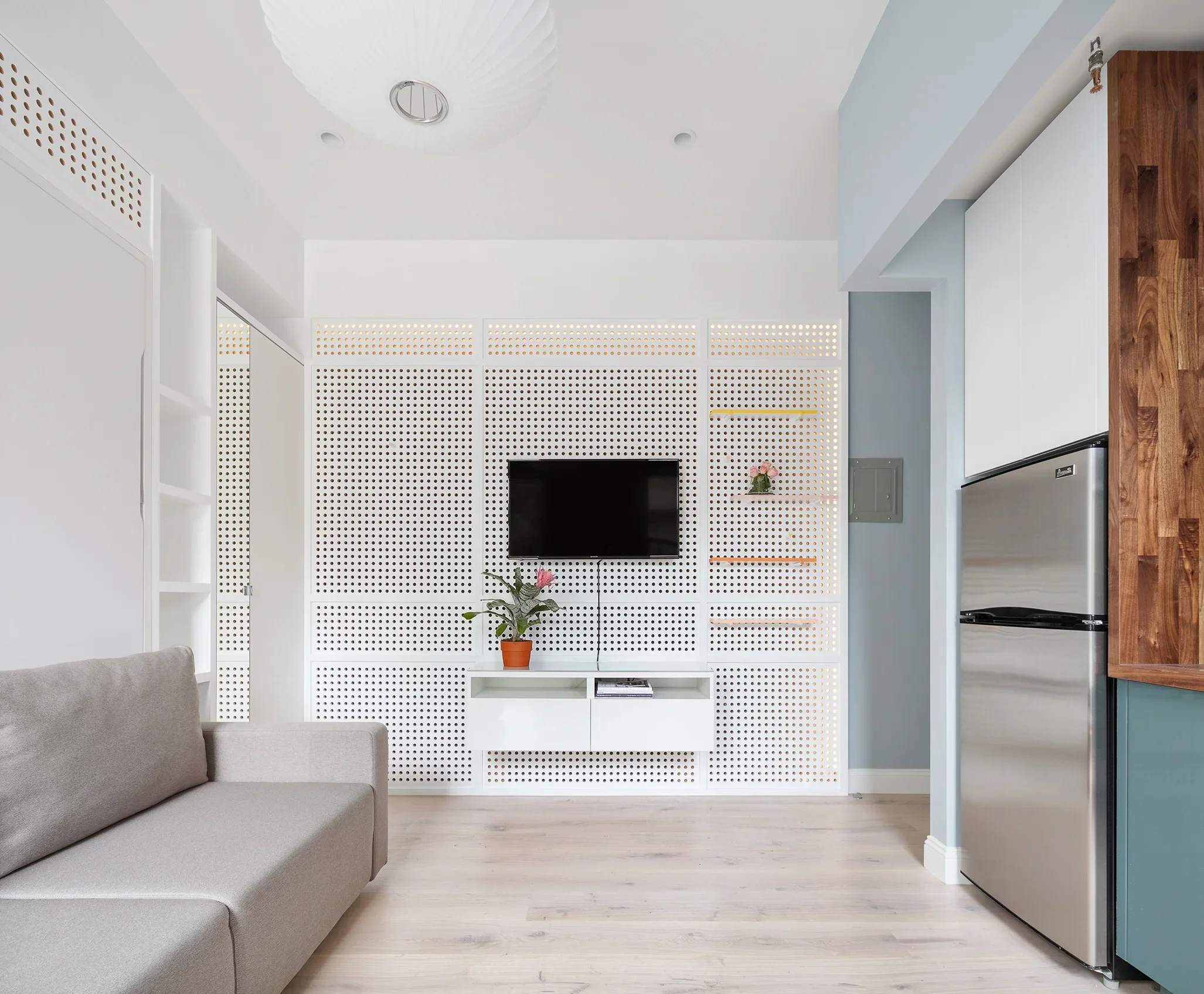 APARTMENT IV