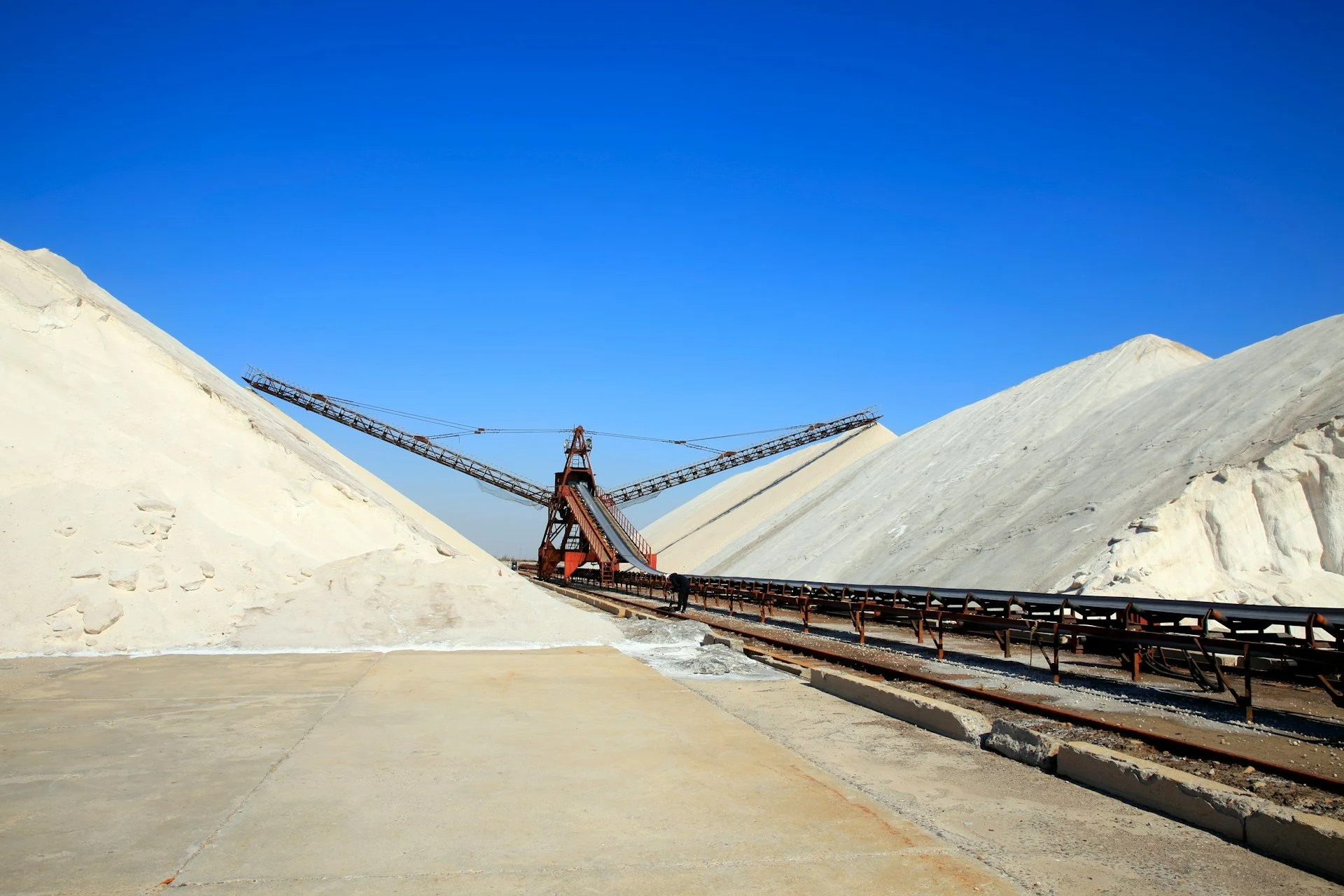 How Critical Mineral Supply Chains Shape U.S. Manufacturing Locations