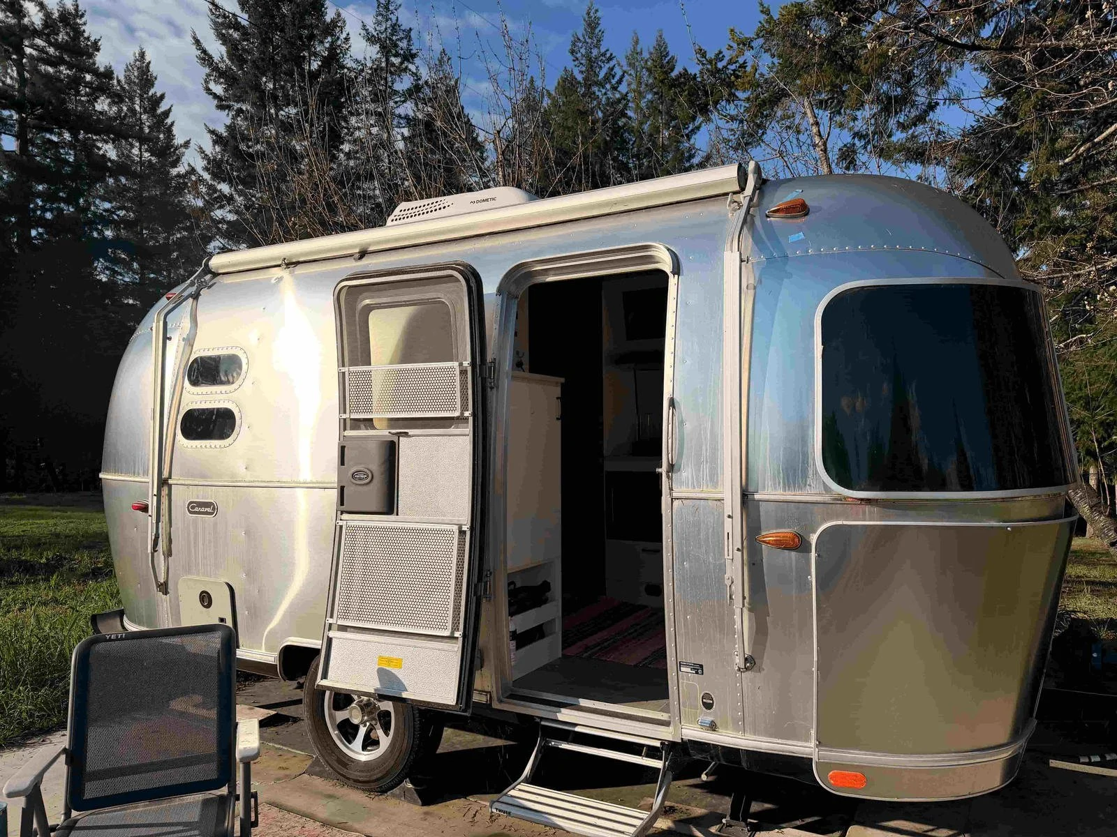 1Baby airstream exterior morning .jpg