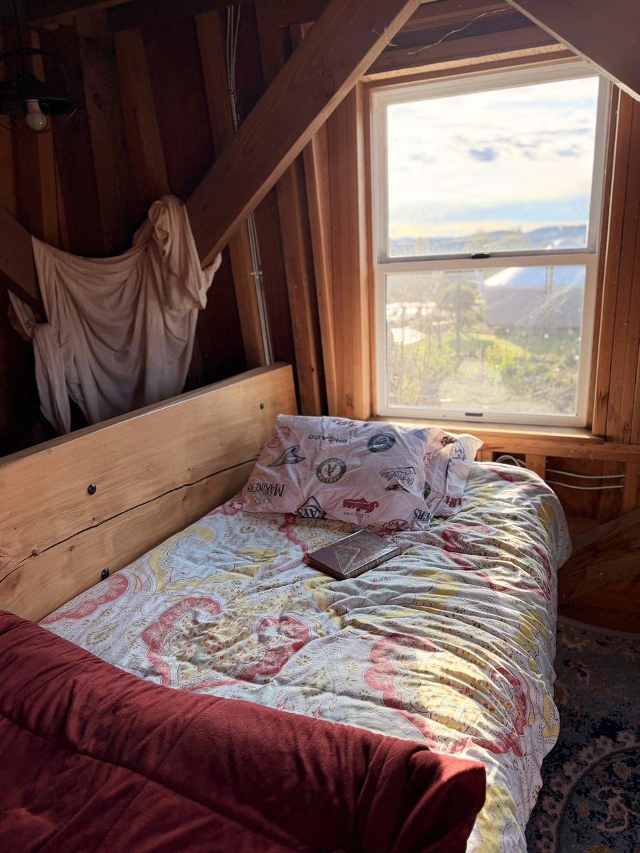 1Twin trundle bed in mezz of water tower_result.jpg