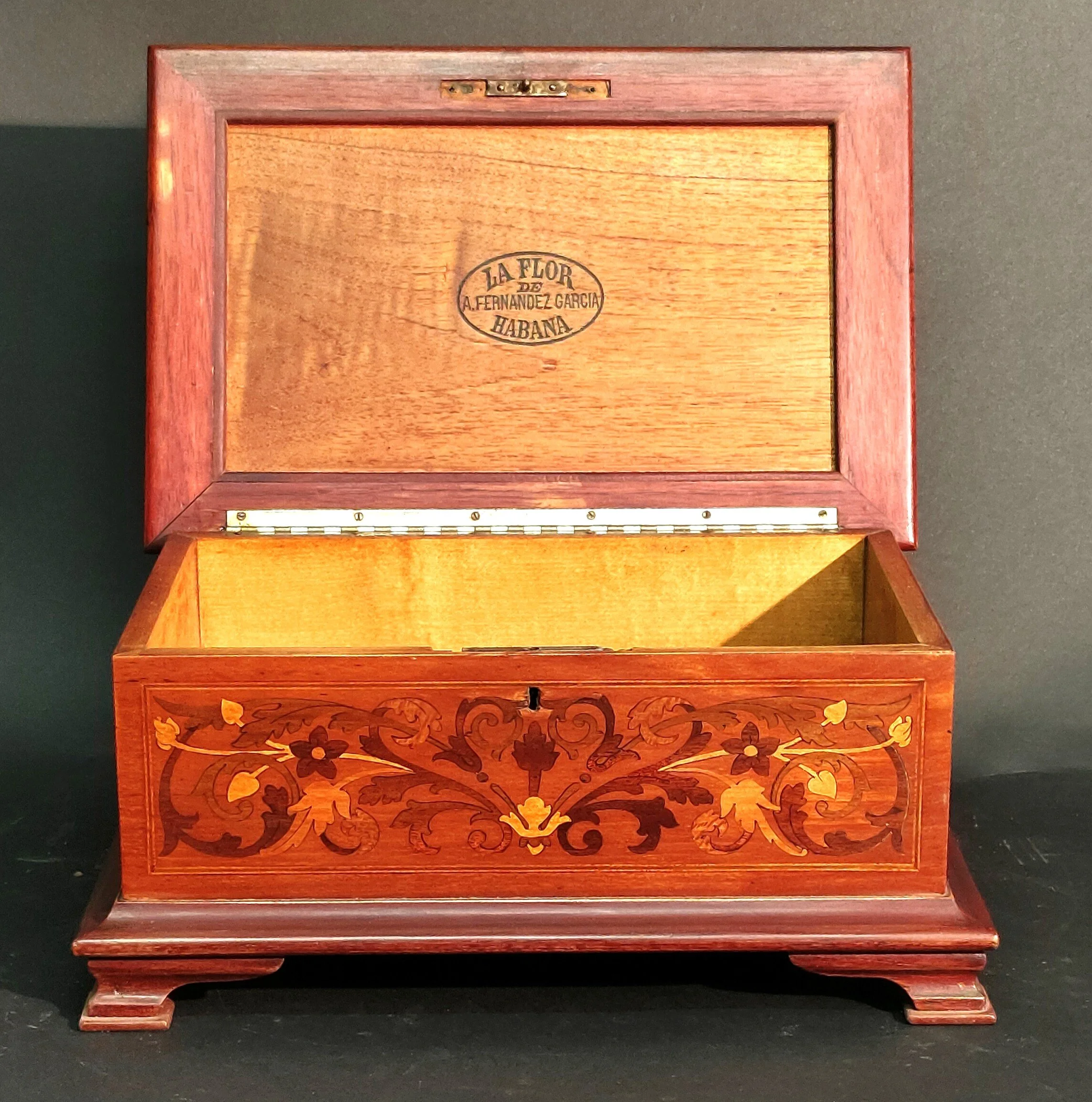 19- LA FLOR DE A.FERNANDEZ.jpg