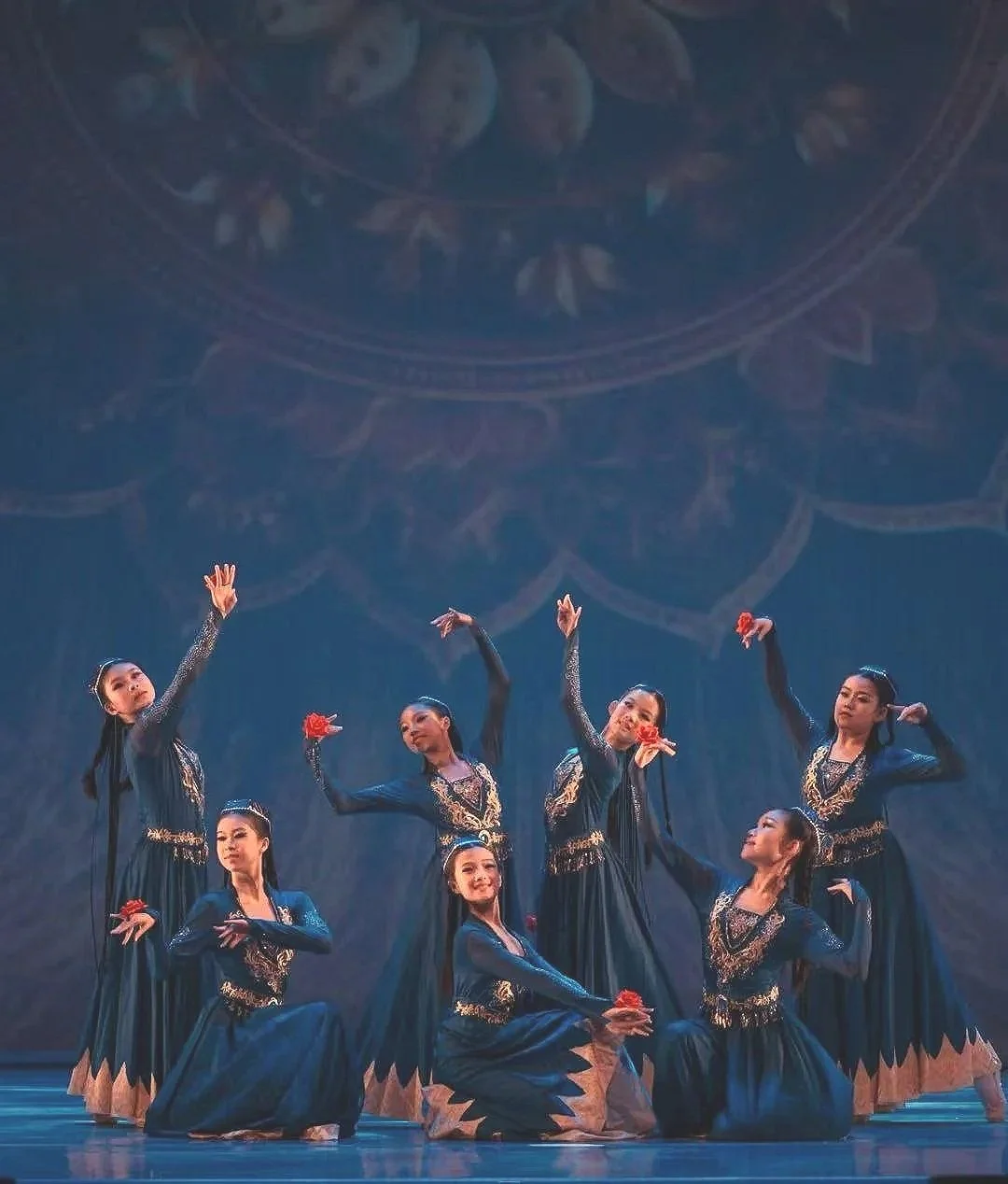 Isabelle Group Dance - Xinjiang Ethnic Dance