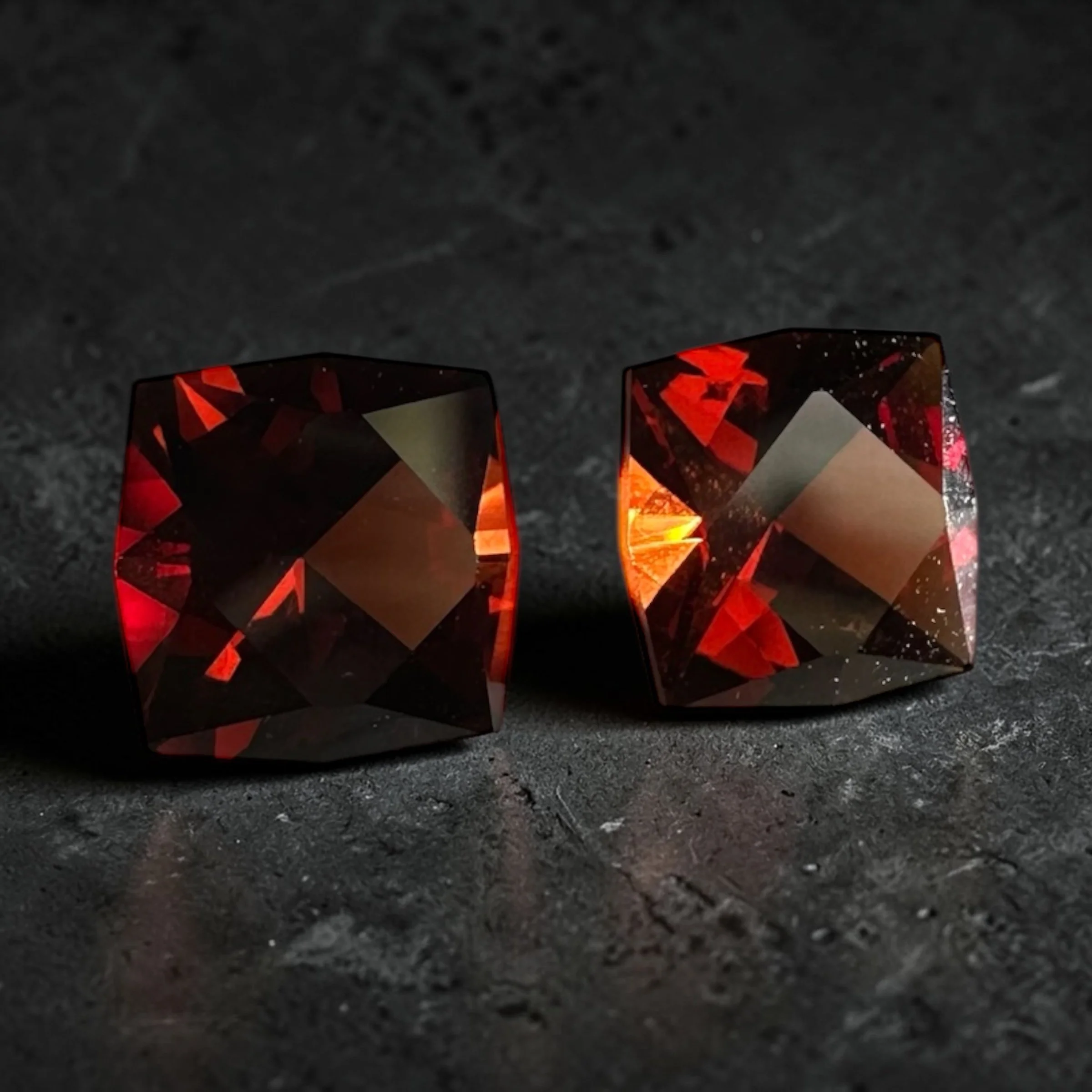 Garnet pair 2.35 ct.