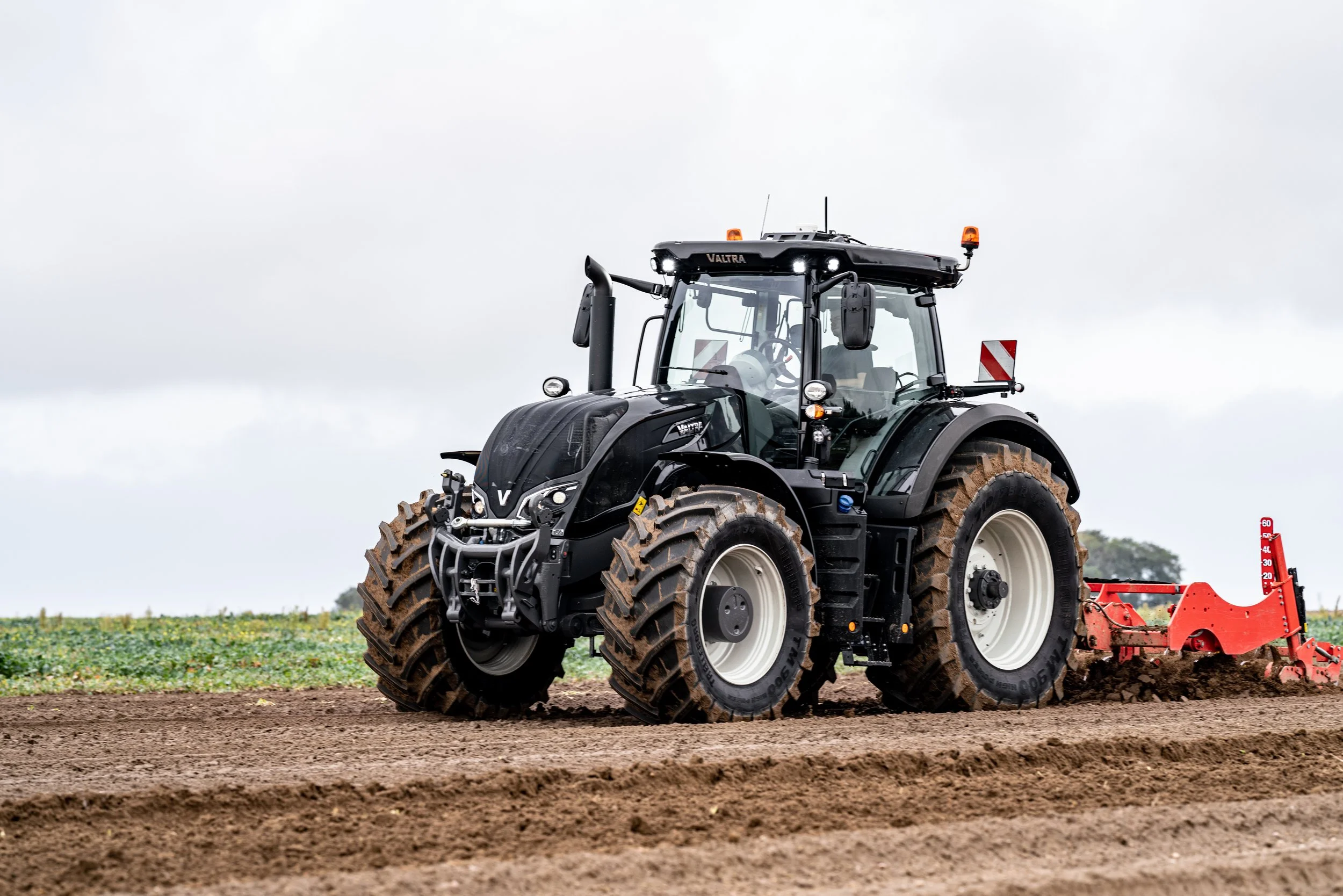 valtra-s-series-cultivating-poland-img-2019-hr-jpg-8676.jpg