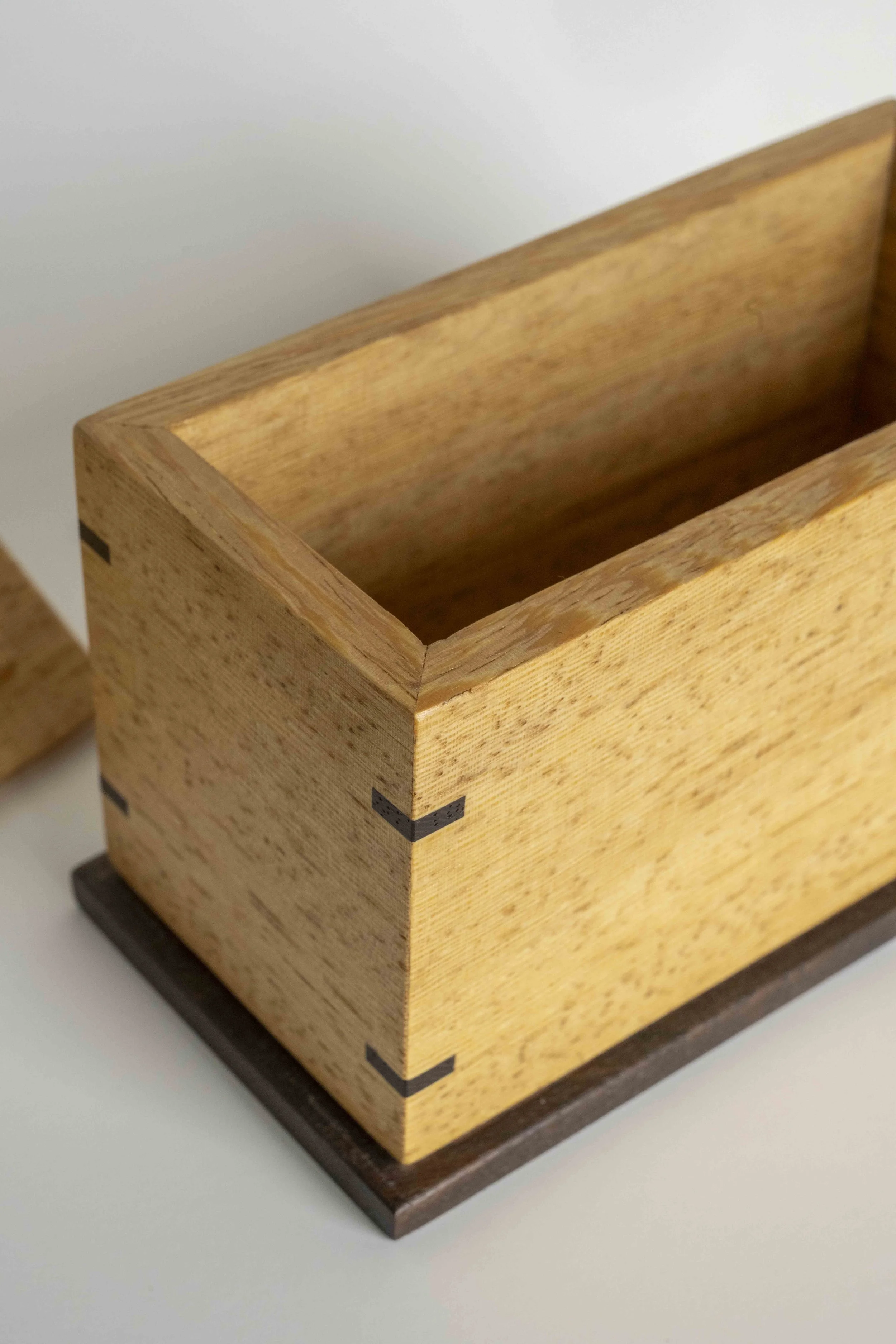 BOX09_2X3_05.jpg