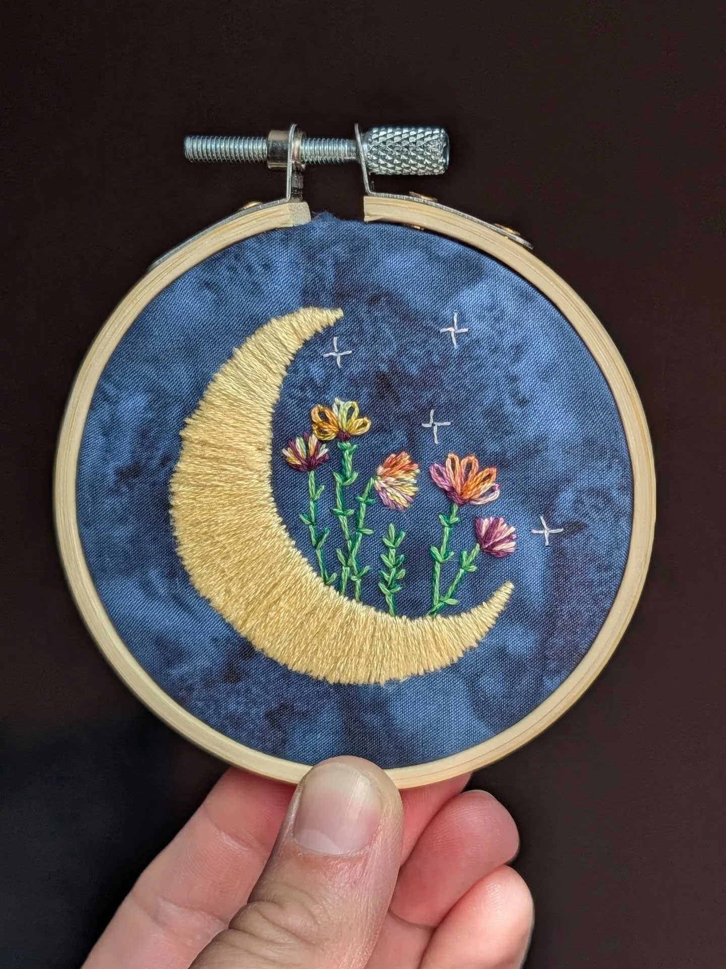 Finished this lil piece last night as I was listening to Fury Bound 😍

#chapteredgoods #embroidery #reader #mnmaker #minnesotaartist