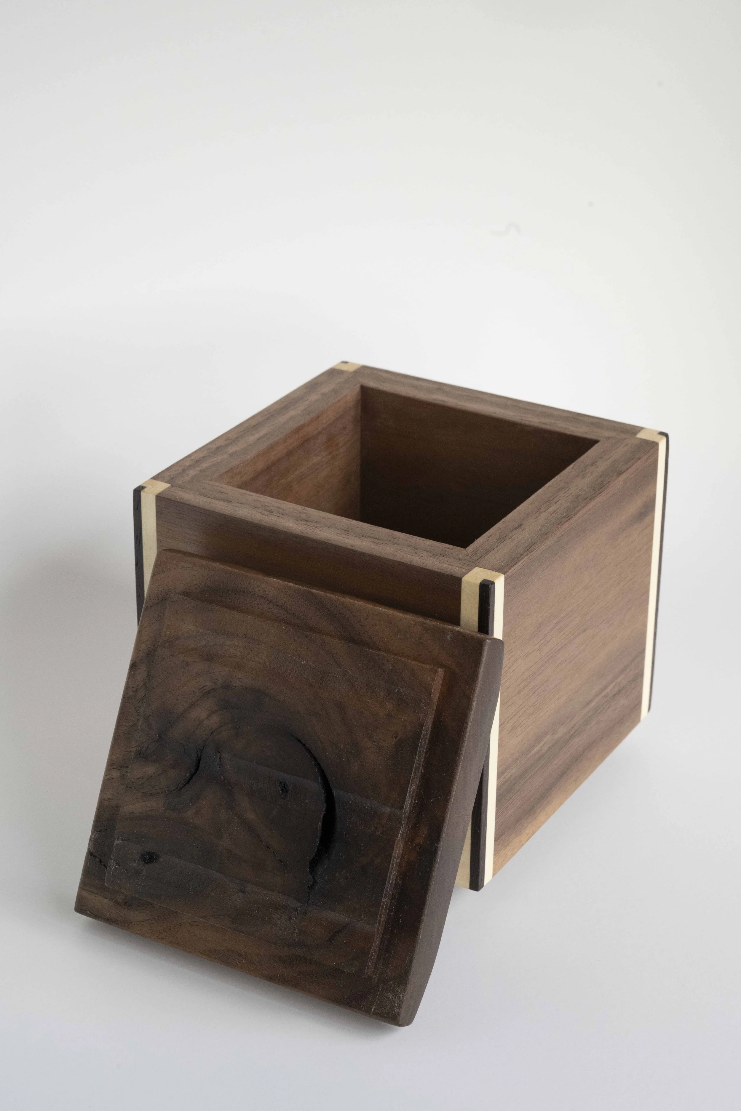 BOX11_2X3_03.jpg