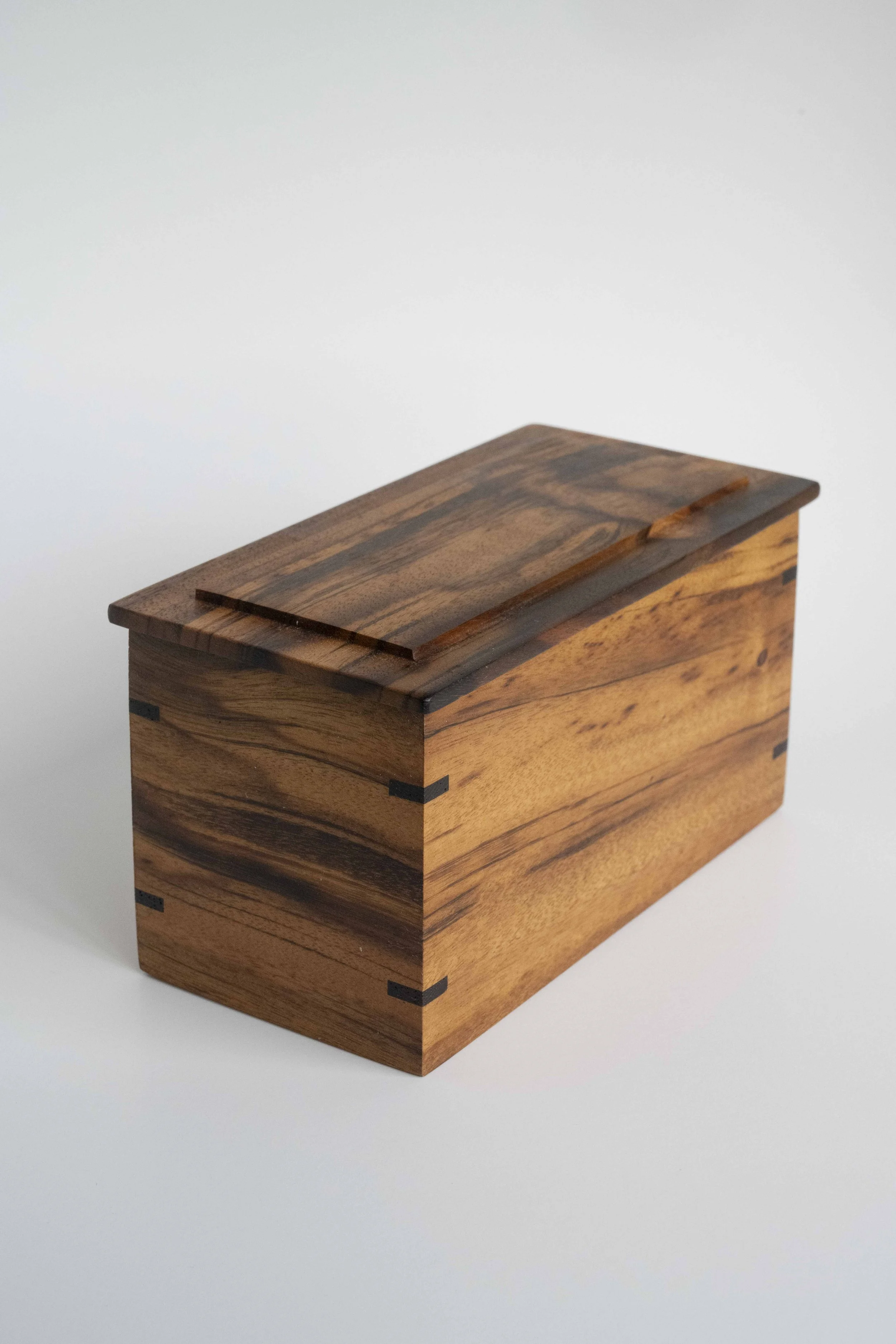 BOX10_2X3_01.jpg