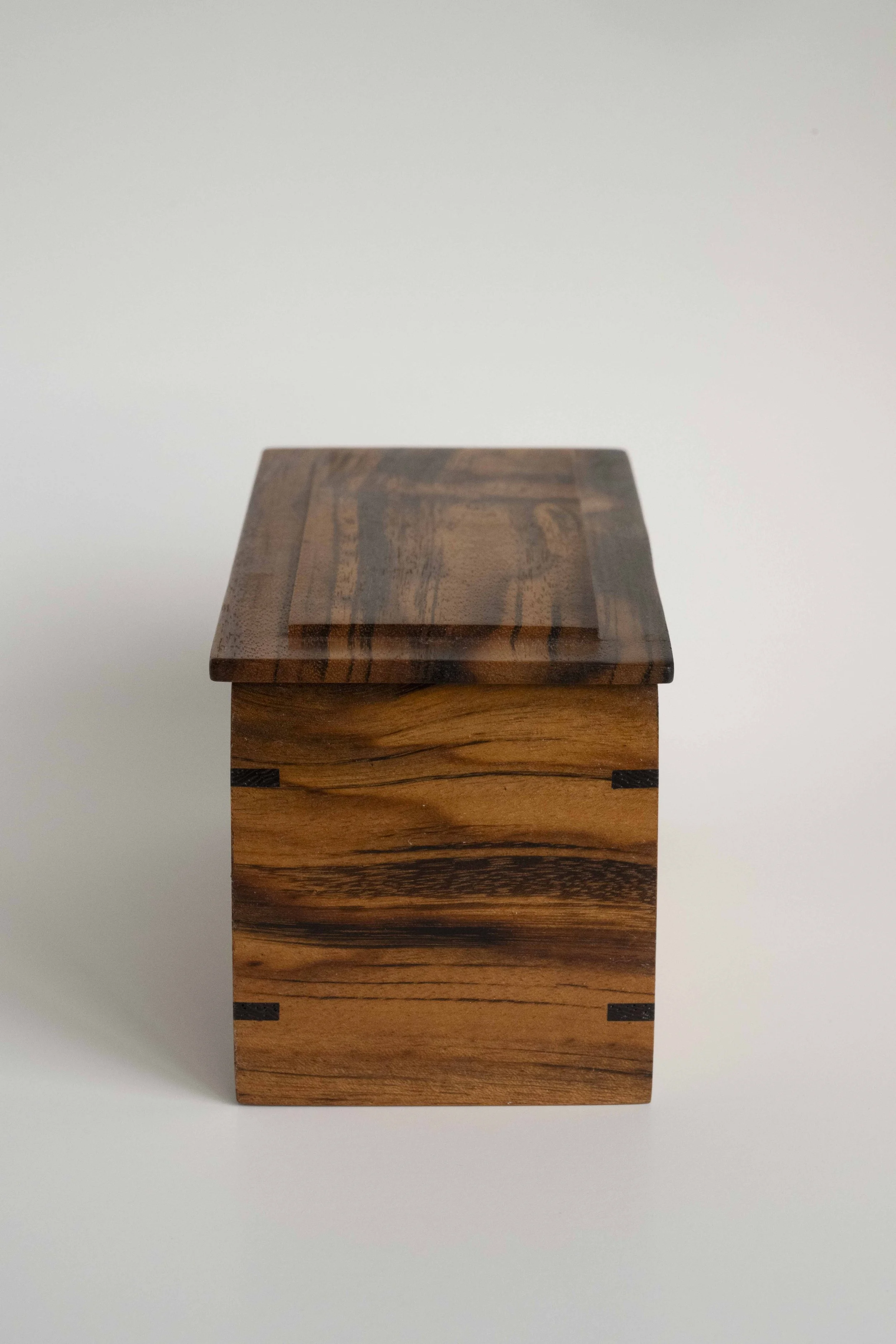 BOX10_2X3_04.jpg