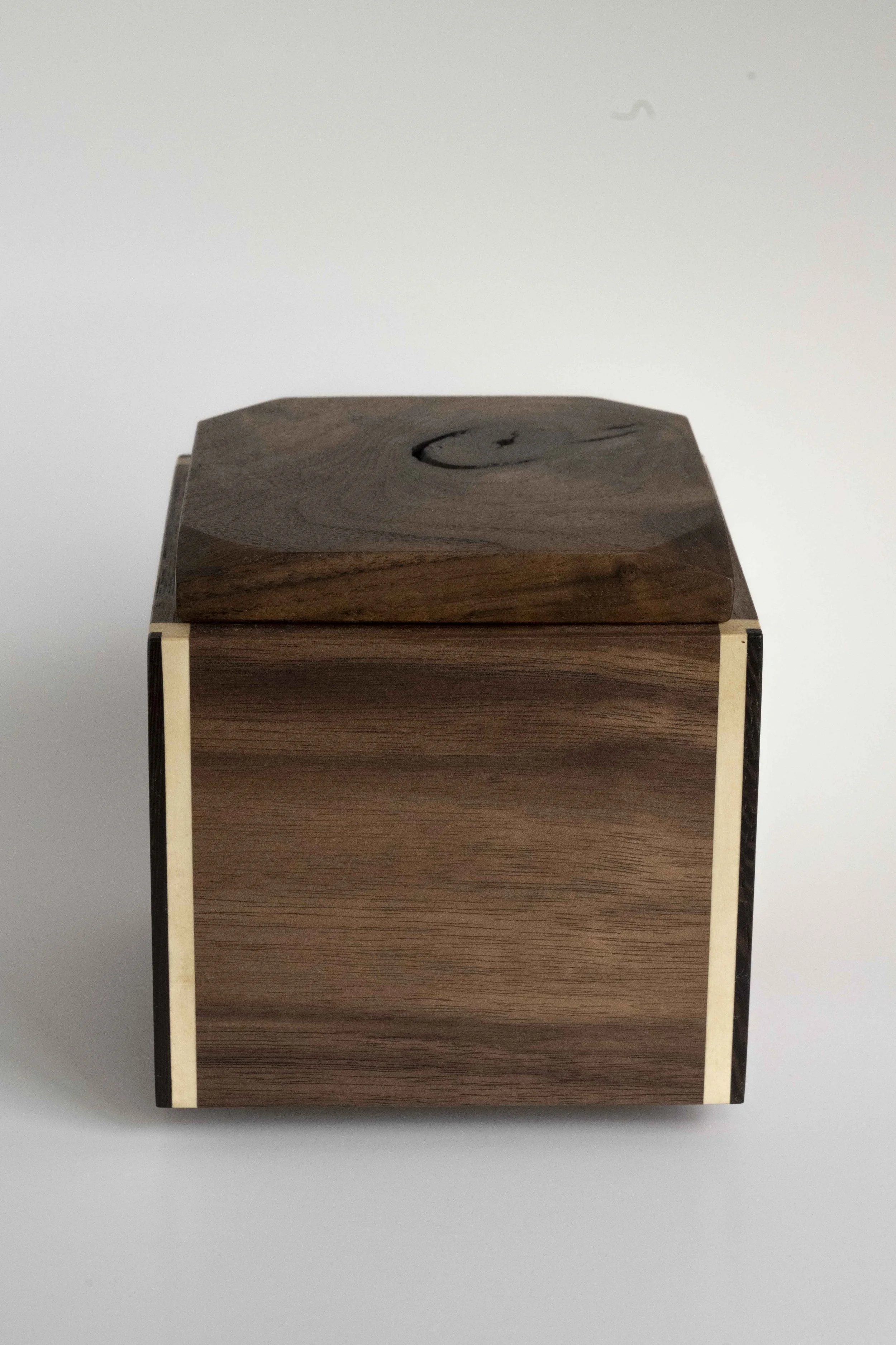 BOX11_2X3_02.jpg