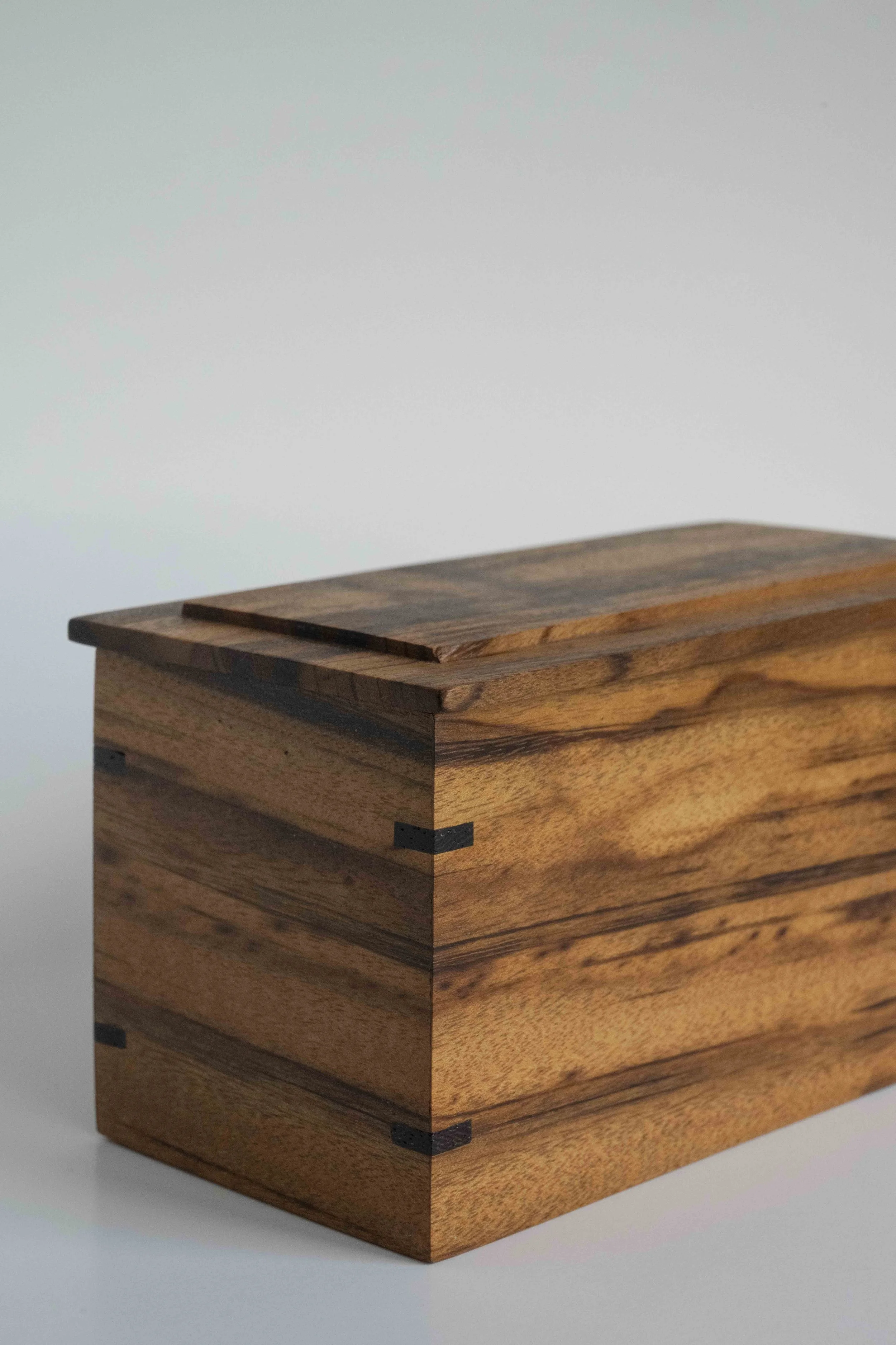 BOX10_2X3_05.jpg