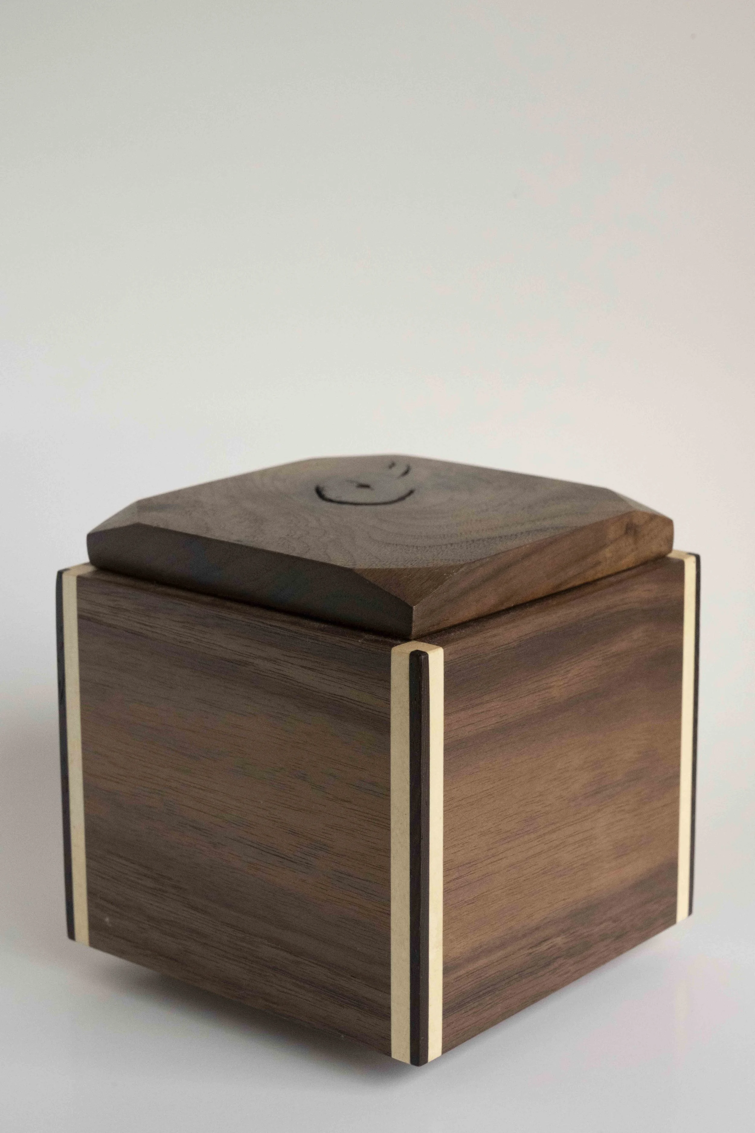 BOX11_2X3_01.jpg