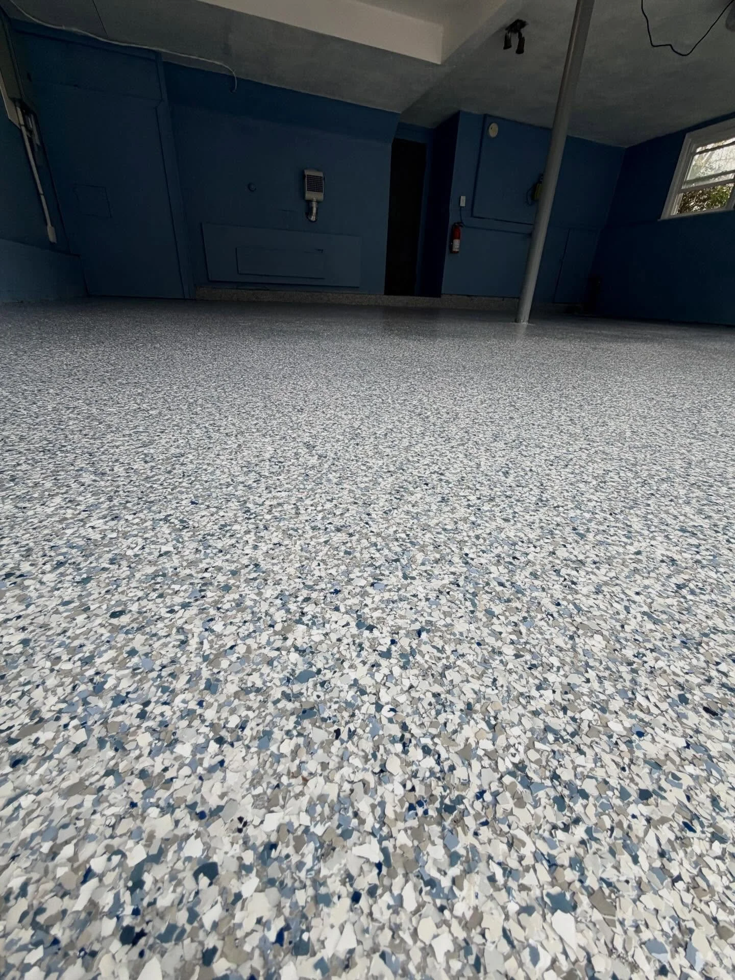 This floor needed help!! We came to the rescue to transform this 2 car garage. Client had a Home Depot floor installed prior to us coming in. One day install in #mountainside #mountainsidenj #simiron #simironcoatings #elite #elit3garage #polyaspartic