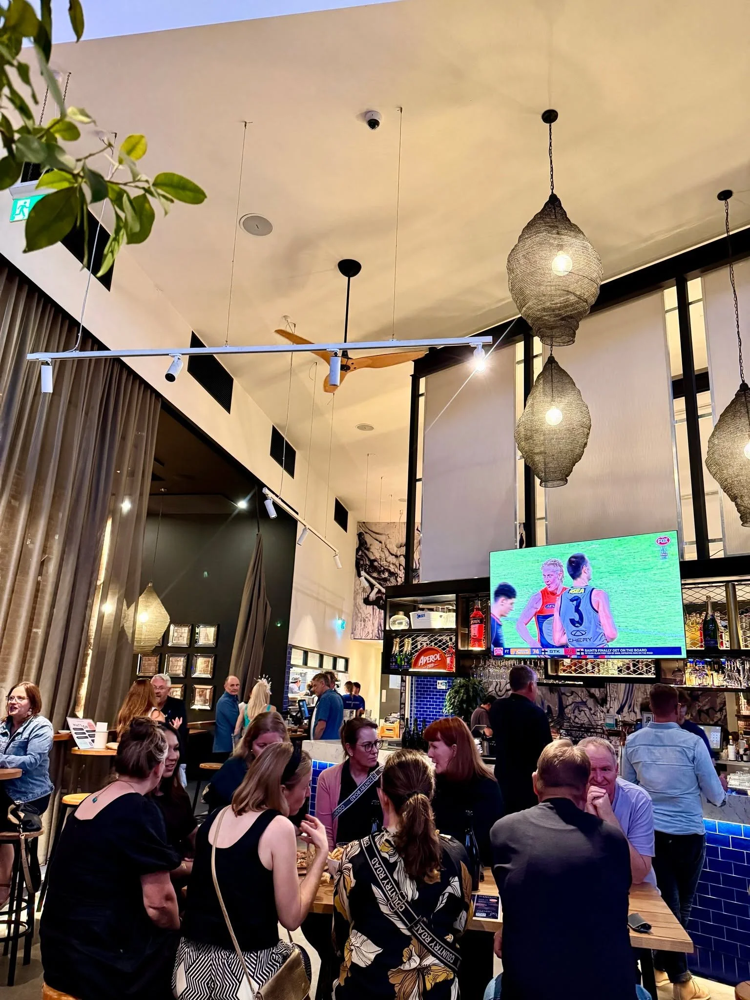 Sundays at Hampton Hotel are all about a proper roast, Happy Hour drinks flowing from 3-5pm - including $14 margaritas! - and footy live on our screens.

Come on down and make the most of the weekend.