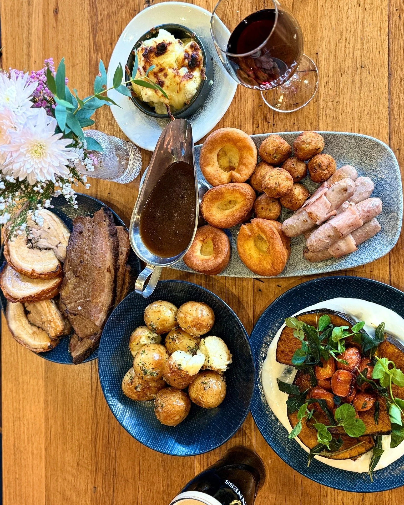 The temperature has dropped, the fireplace is roaring and Christmas in July is nearly here.

Join us at Hampton Hotel on Saturday 25 and Sunday 26 July for a warming midwinter feast.

Gather around the table for a generous spread of smoked brisket, p