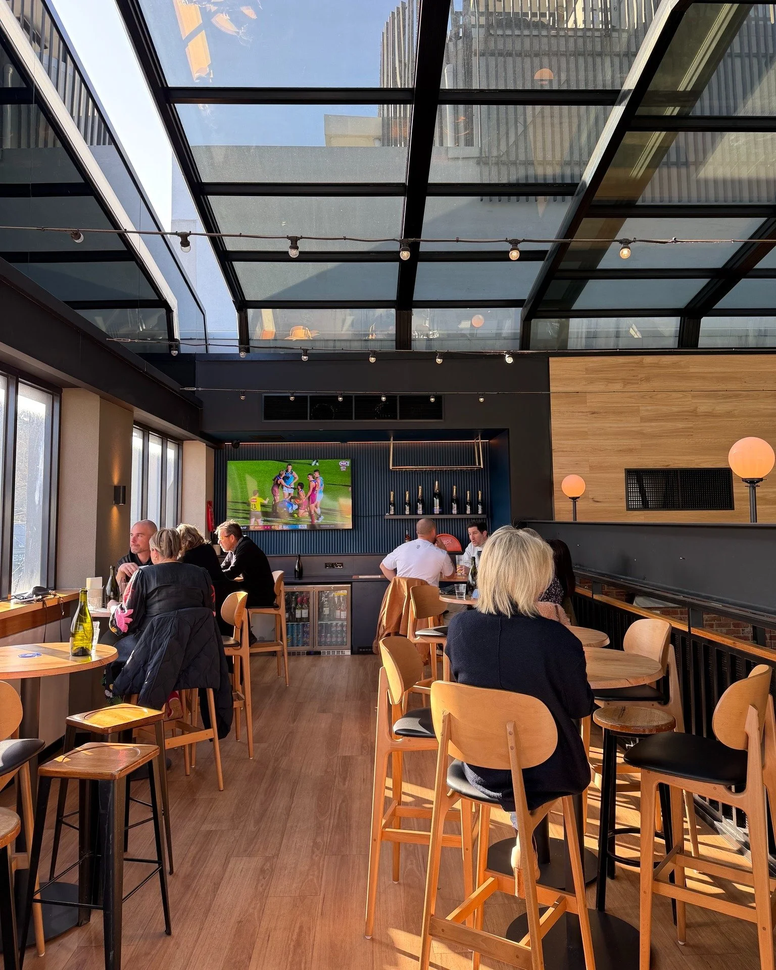 The AFL Finals are heating up, and at Hampton Hotel you can watch every game live across five big screens with a clear view of the action from every seat.

This Friday, join us as the Swans take on Fremantle at 7:40pm. Head in early for Happy Hour fr