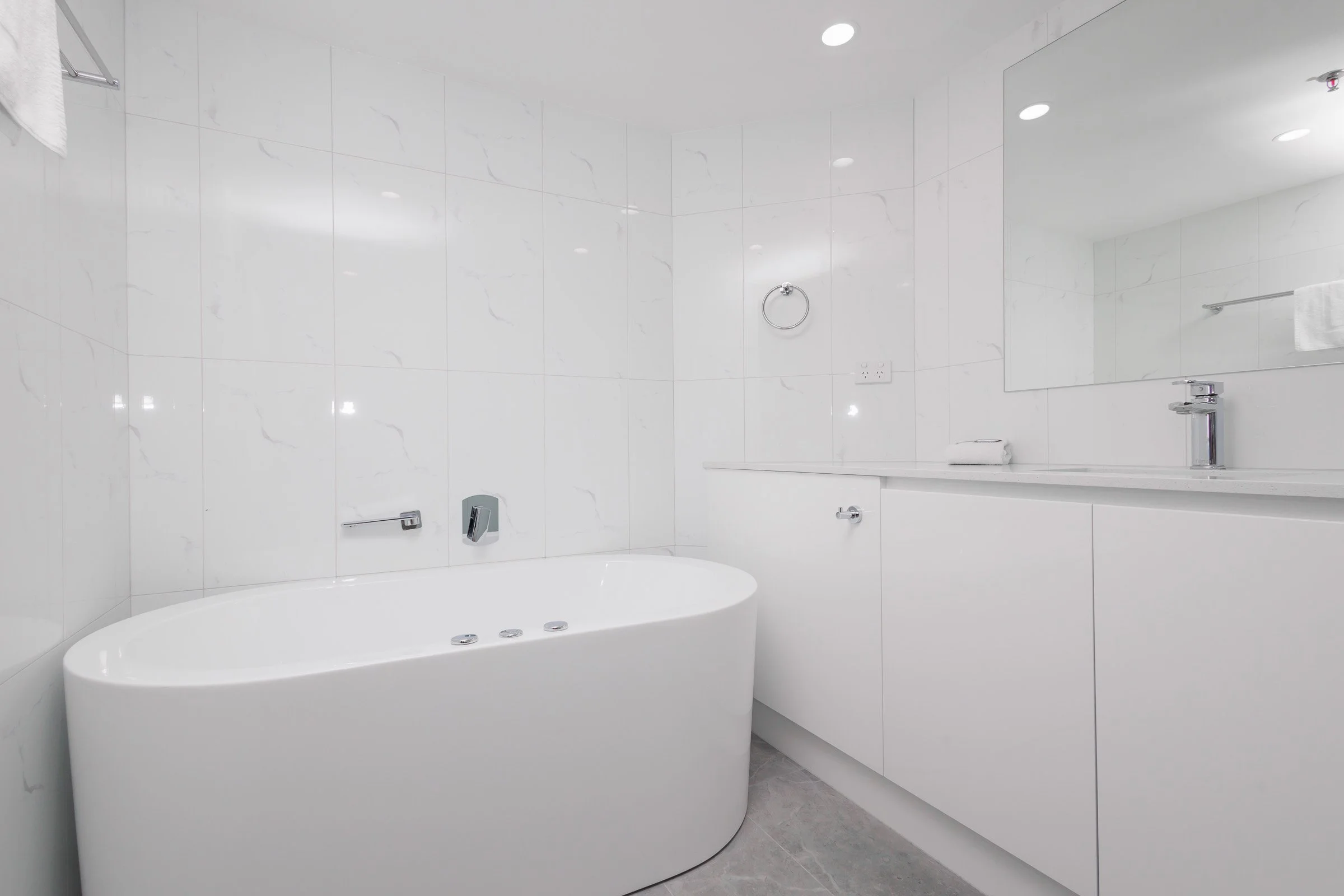 Unit_9C_WebSize - Burleigh Surf Apartments-7.jpg