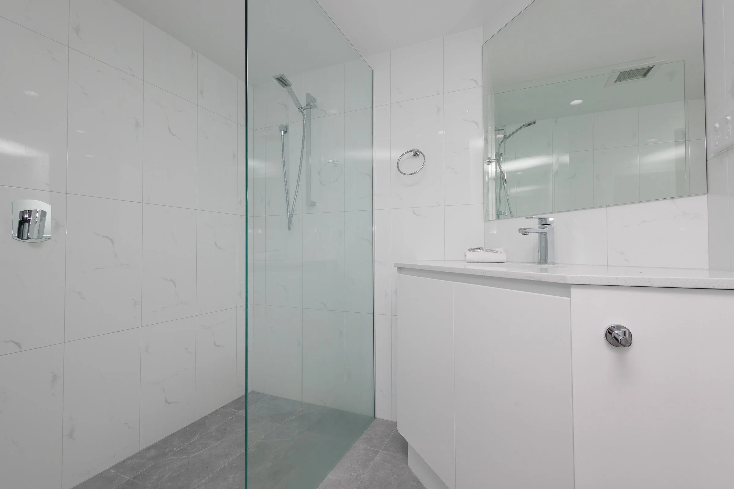 Unit_9C_WebSize - Burleigh Surf Apartments-9.jpg