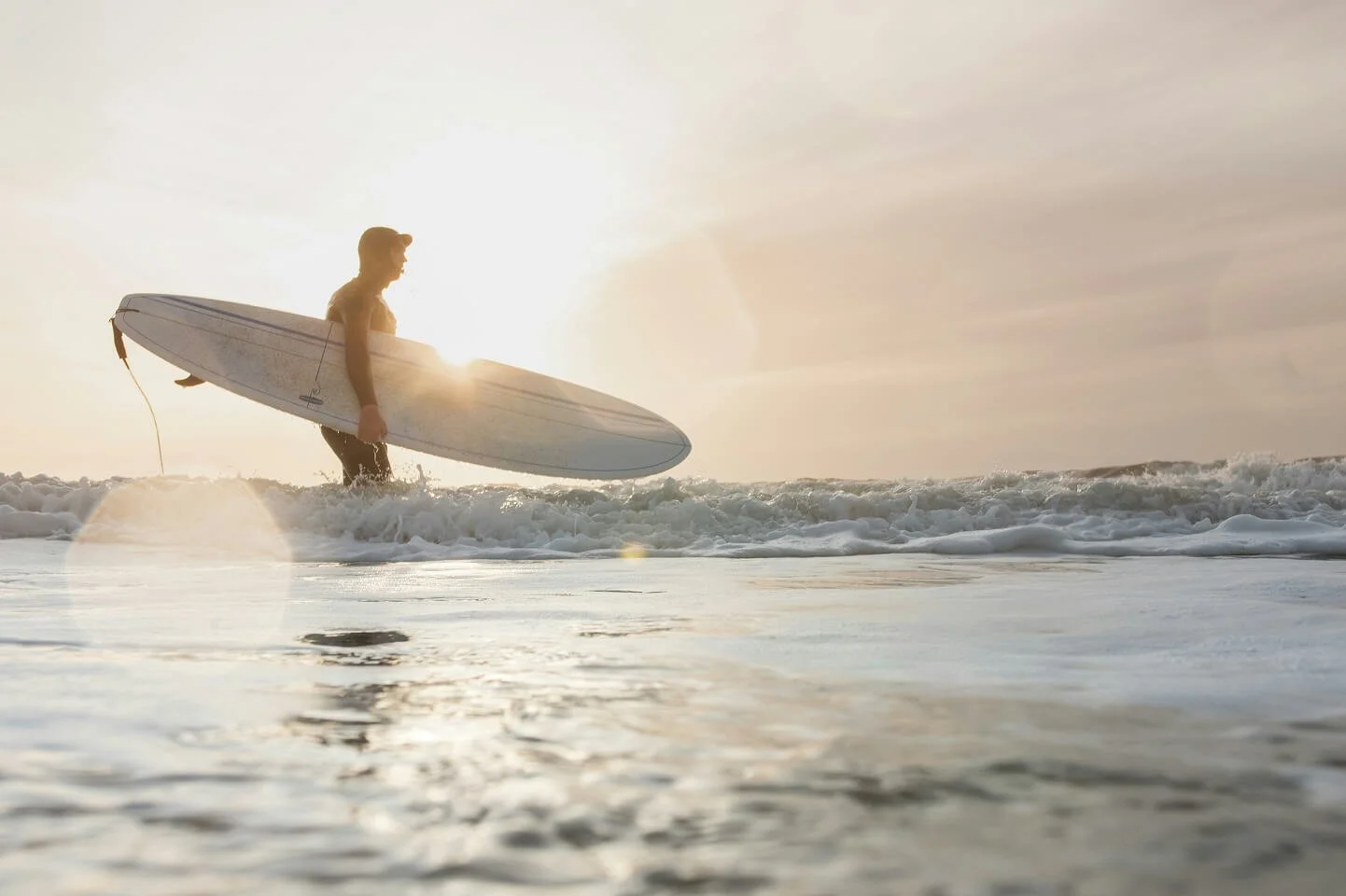 surfer-riding-waves-in-pottsville.jpg