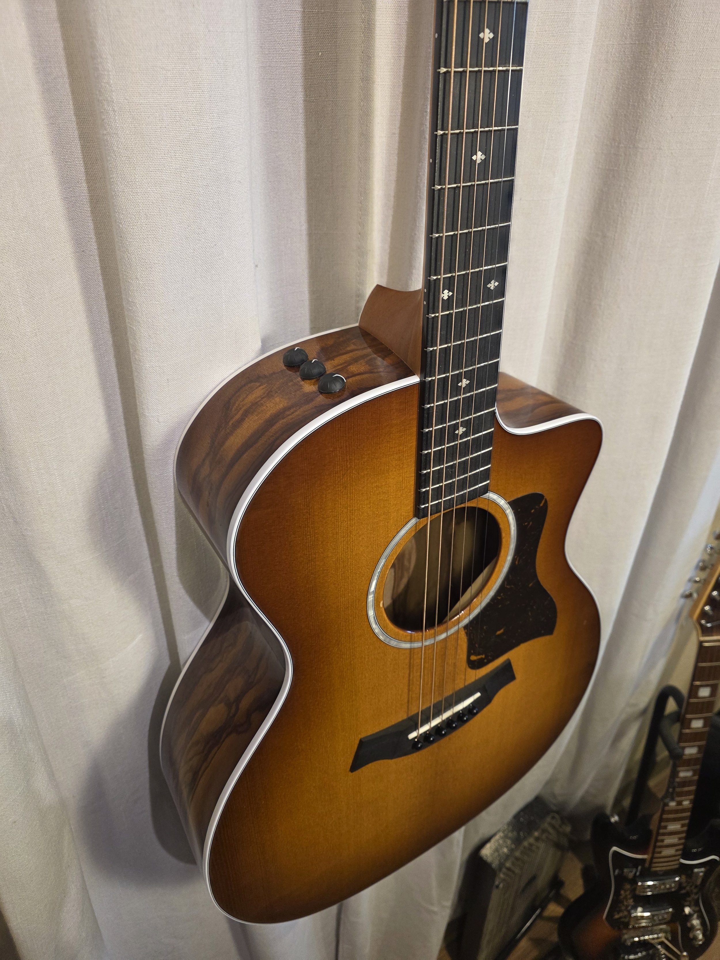 Taylor 214ce DLX