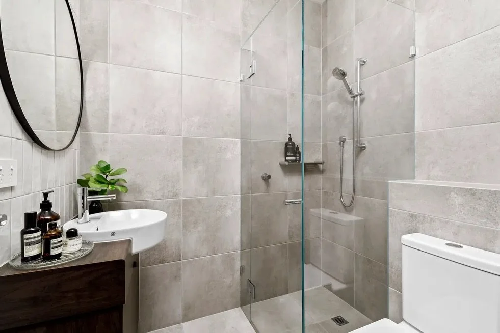 Wellington House

Quick little bathroom upgrade | Swipe to see before 
Part of a full double unit renovation and heritage restoration project 
Built by | Hbuildco