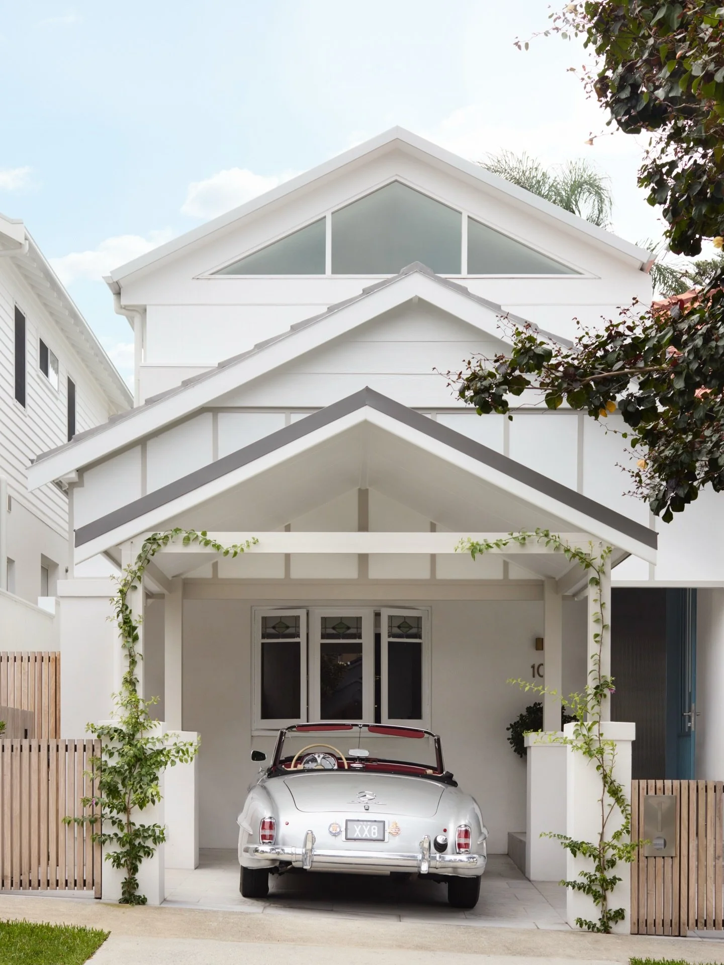 Clovelly house facade 

Completed as site supervisor for @robertplumb.fix 
Architecture | @sedea_au 
Photography | @prueruscoe