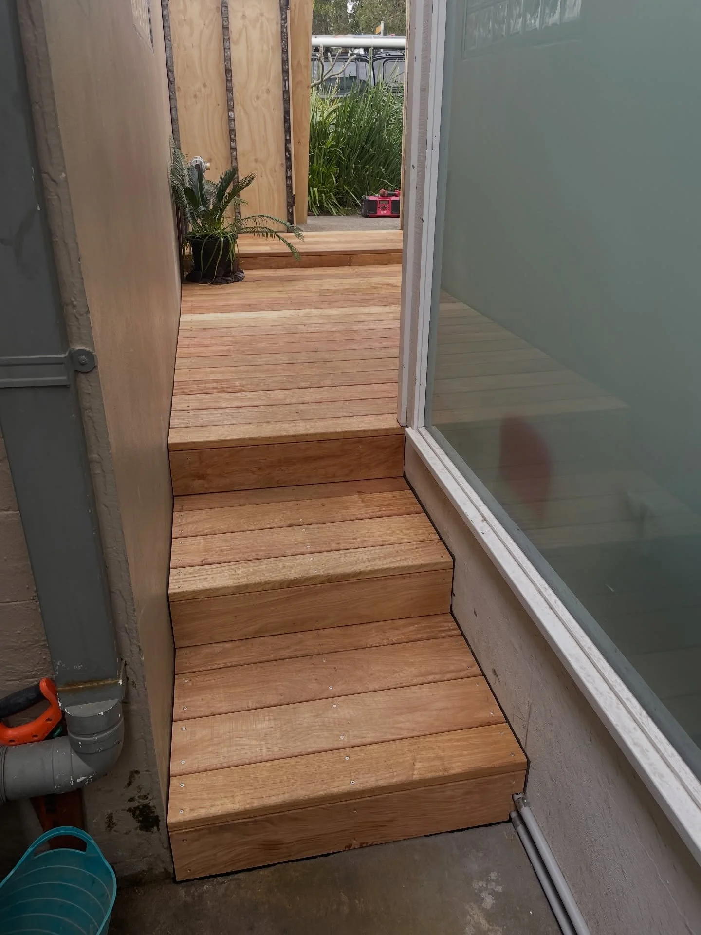 Currently taking on smaller carpentry jobs across melbourne. Decking, repairs, remedial work and general carpentry. 🔨