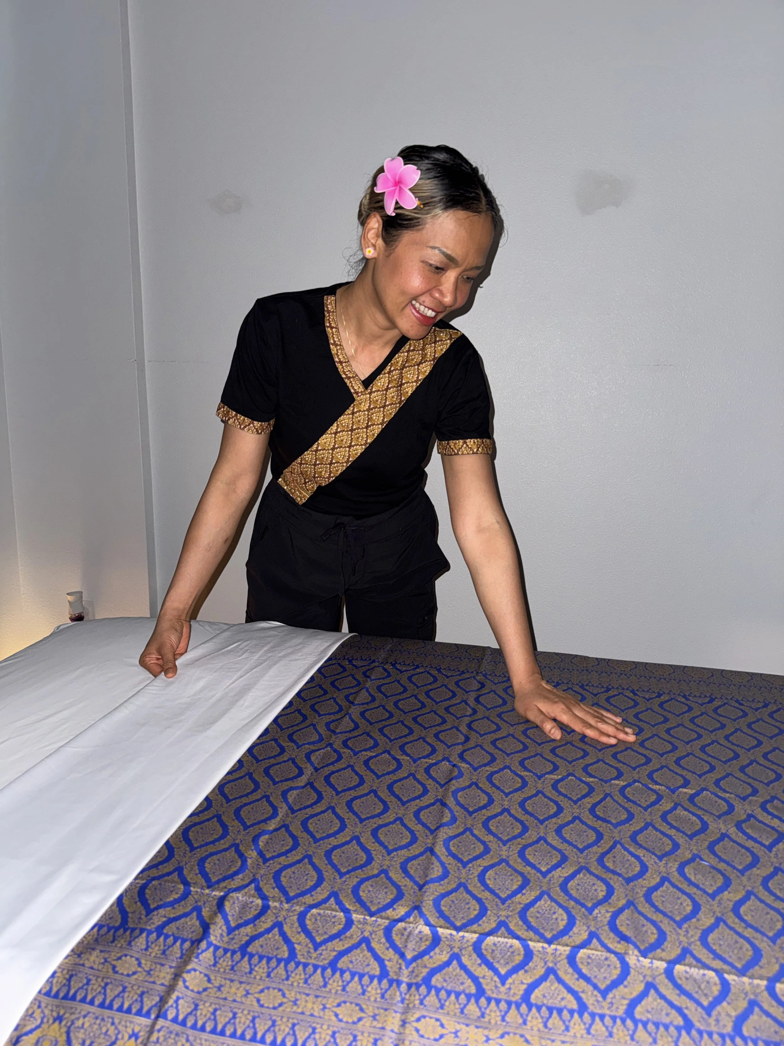 Rose setting up massage bed for professional Traditional Thai Massage session in Ho'opili