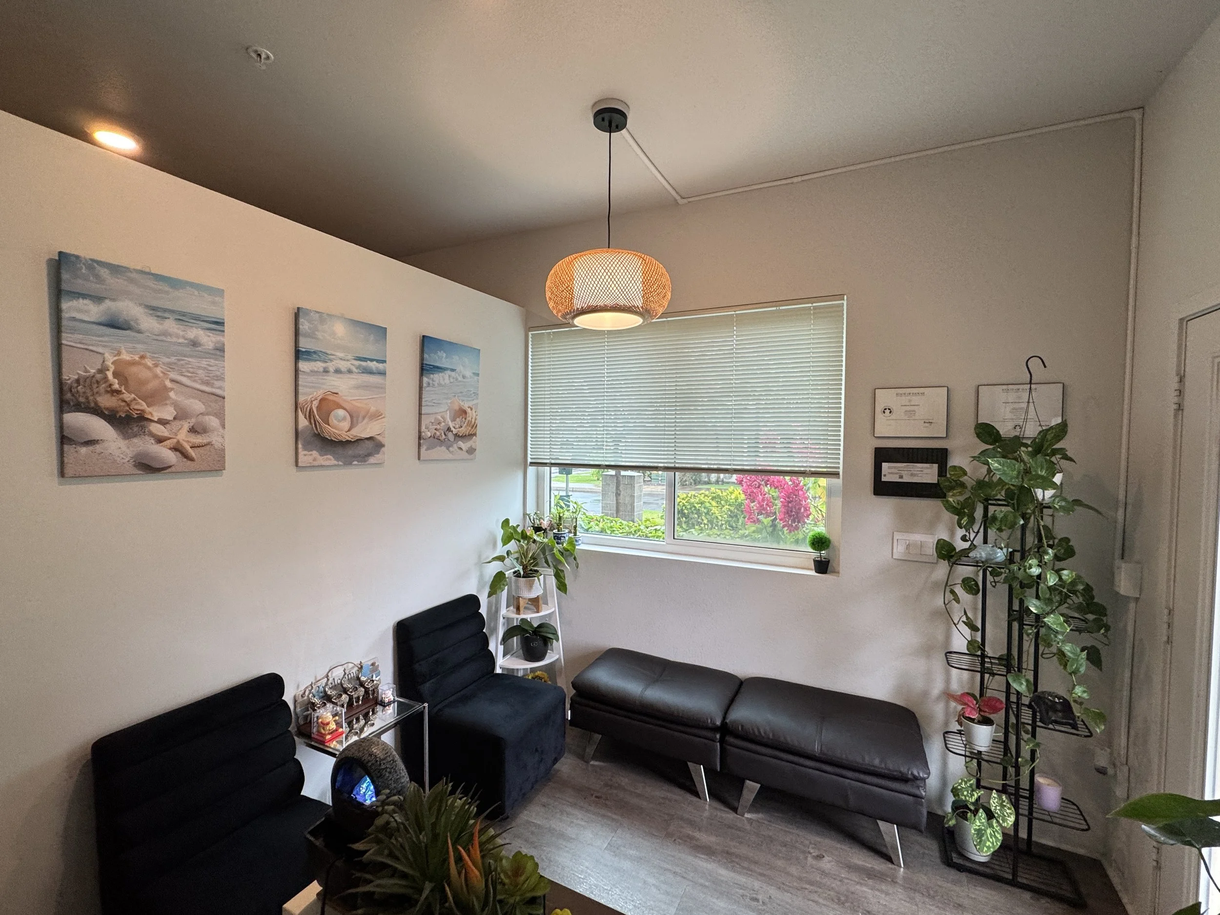 Clean and quiet massage therapy room in Ho’opili Ewa Beach