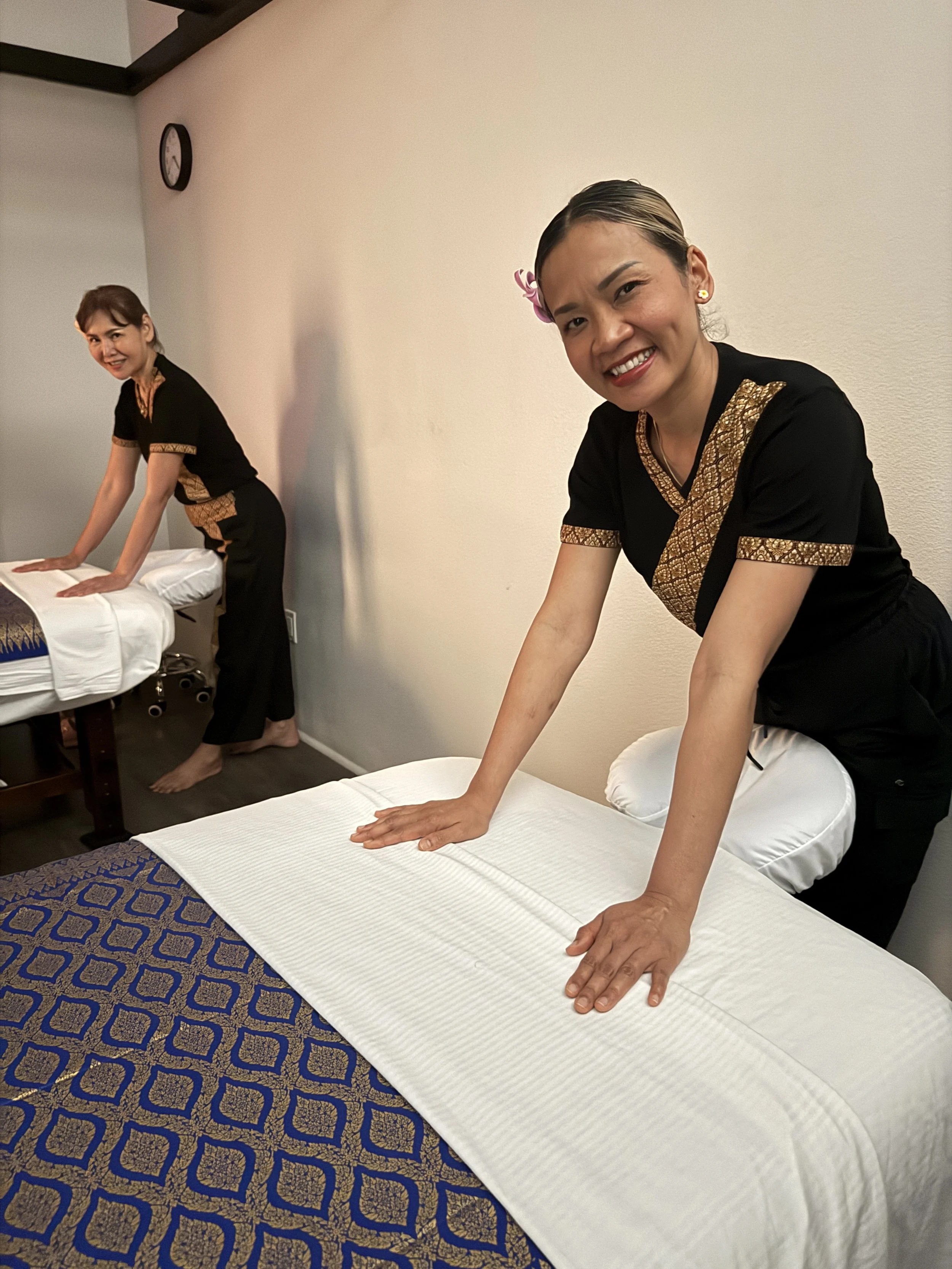 Wat Po certified massage therapist Nan and Rose showing couple massage capability
