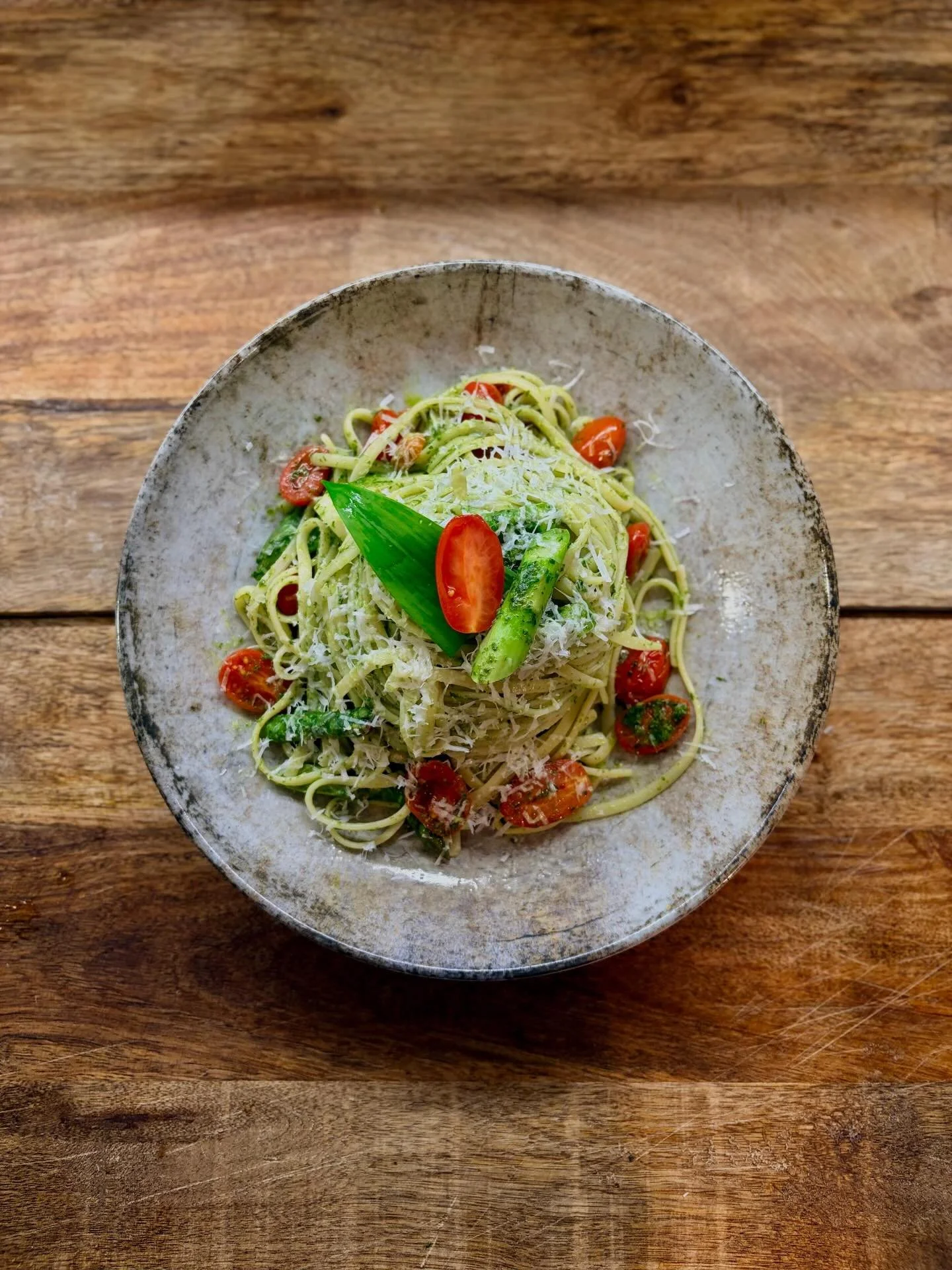 Fr&uuml;hling im Martinus 🌿

Freuen Sie sich auf frische B&auml;rlauchgerichte, gr&uuml;nen Spargel und saisonale Klassiker wie Z&uuml;richer Geschnetzeltes oder unsere Linguine mit B&auml;rlauchpesto.

Dazu leichte Vorspeisen, neapolitanische Pizza