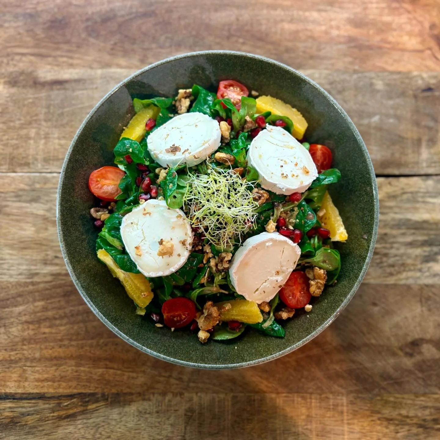 Zur Beilage oder als Vorspeise
Pane di Pizza Pizzabrot mit Tomate &amp; Oliven&ouml;l 9,90&euro;
Beilagensalat zum Hauptgericht 5,50&euro;
Winterliche Antipastivariation 15,90&euro;
Parmaschinken, Salami, marinierter K&uuml;rbis, gegrilltes Gem&uuml;