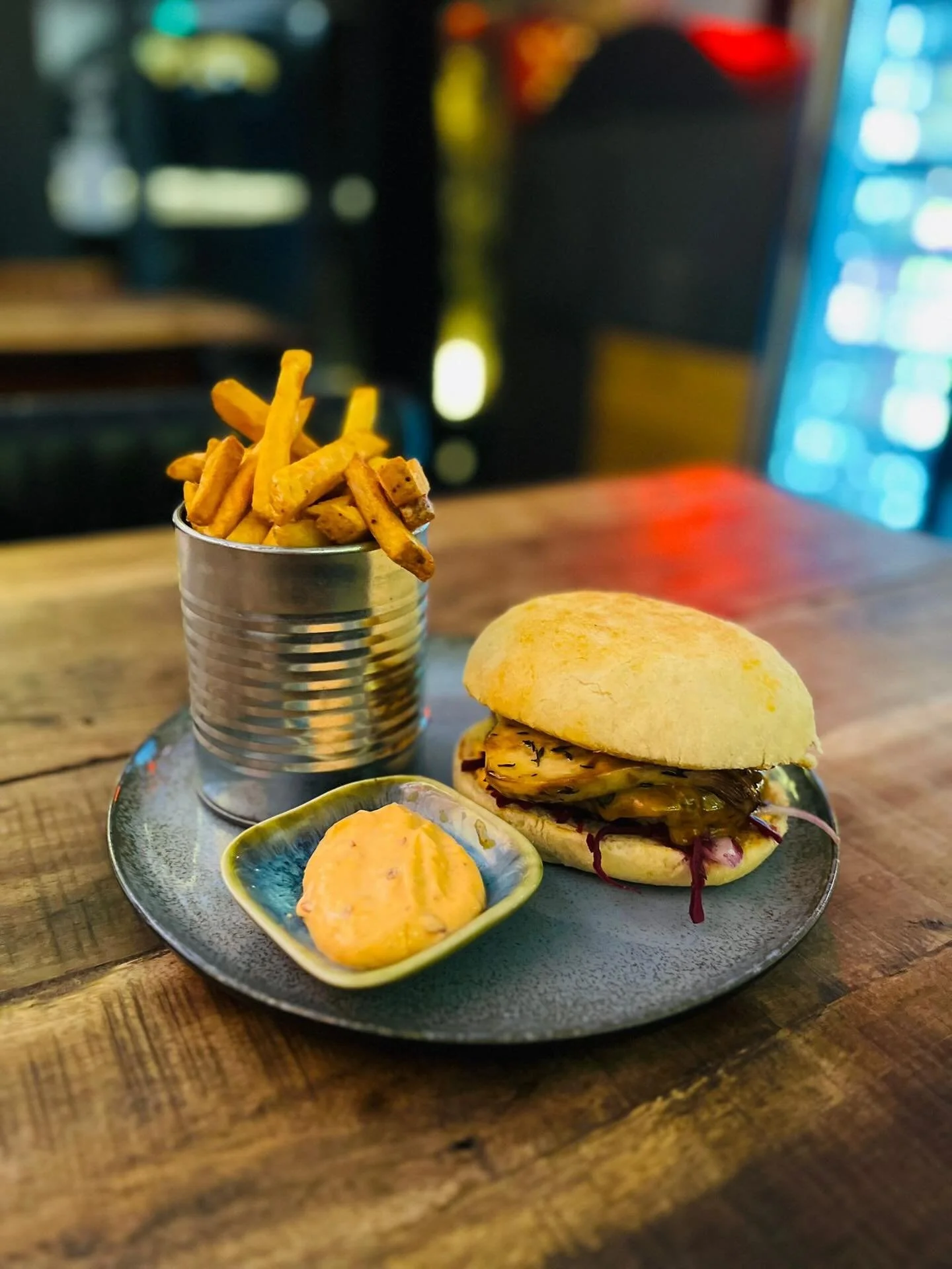 Zur Beilage oder als Vorspeise
Pane di Pizza Pizzabrot mit Tomate &amp; Oliven&ouml;l 9,90&euro;
Beilagensalat zum Hauptgericht 4,50&euro;
Winterliche Antipastivariation 14,90&euro;
Parmaschinken, Salami, marinierter K&uuml;rbis, gegrilltes Gem&uuml;