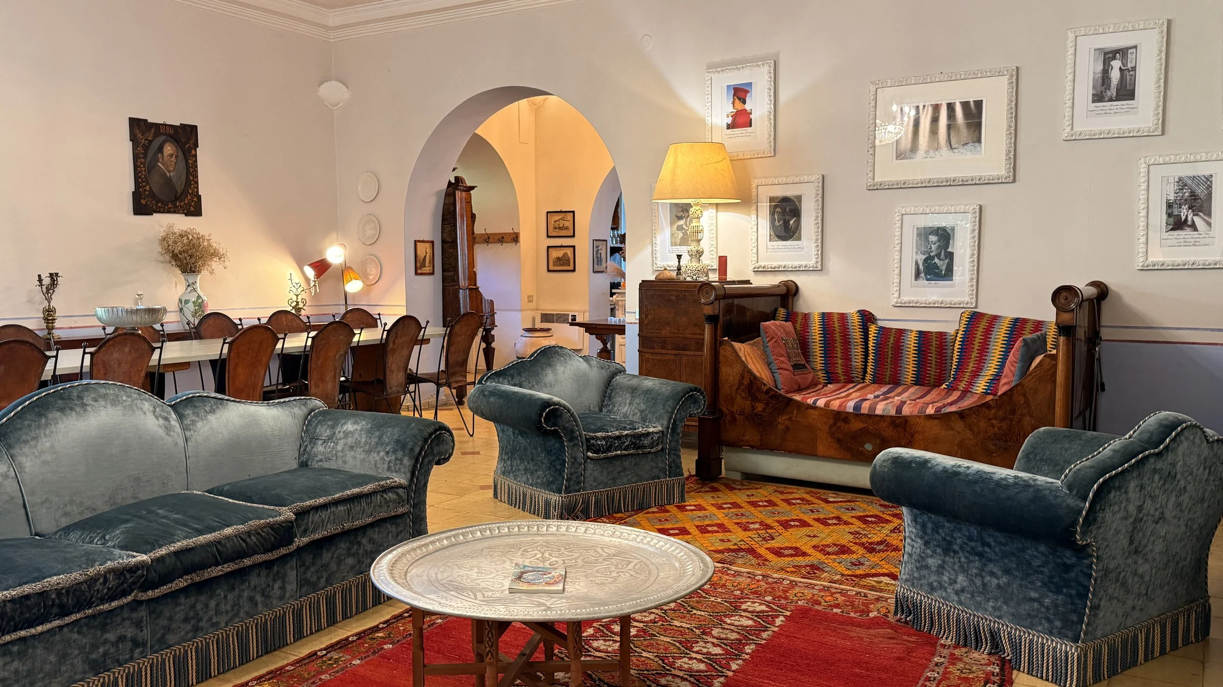 4.LIVING ROOM.jpeg