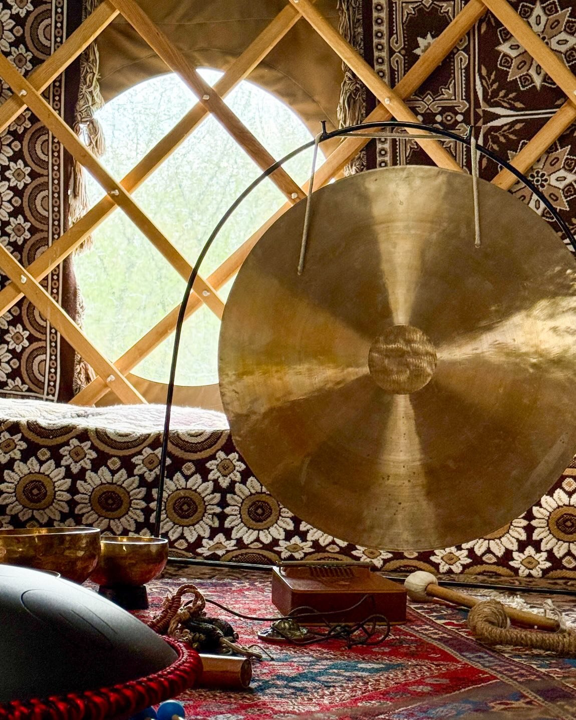 Sound cleansing and cellular energizing &mdash; dissolving body memories, opening up the flow.
With our wonderful Visente, inside the Yurta.
An Ancestral Experience in the heart of Tuscia.