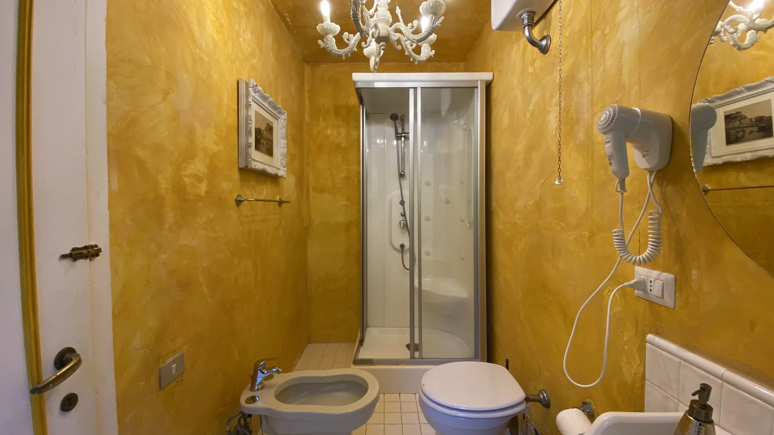 12C ROOM N3  BATHROOM.jpg