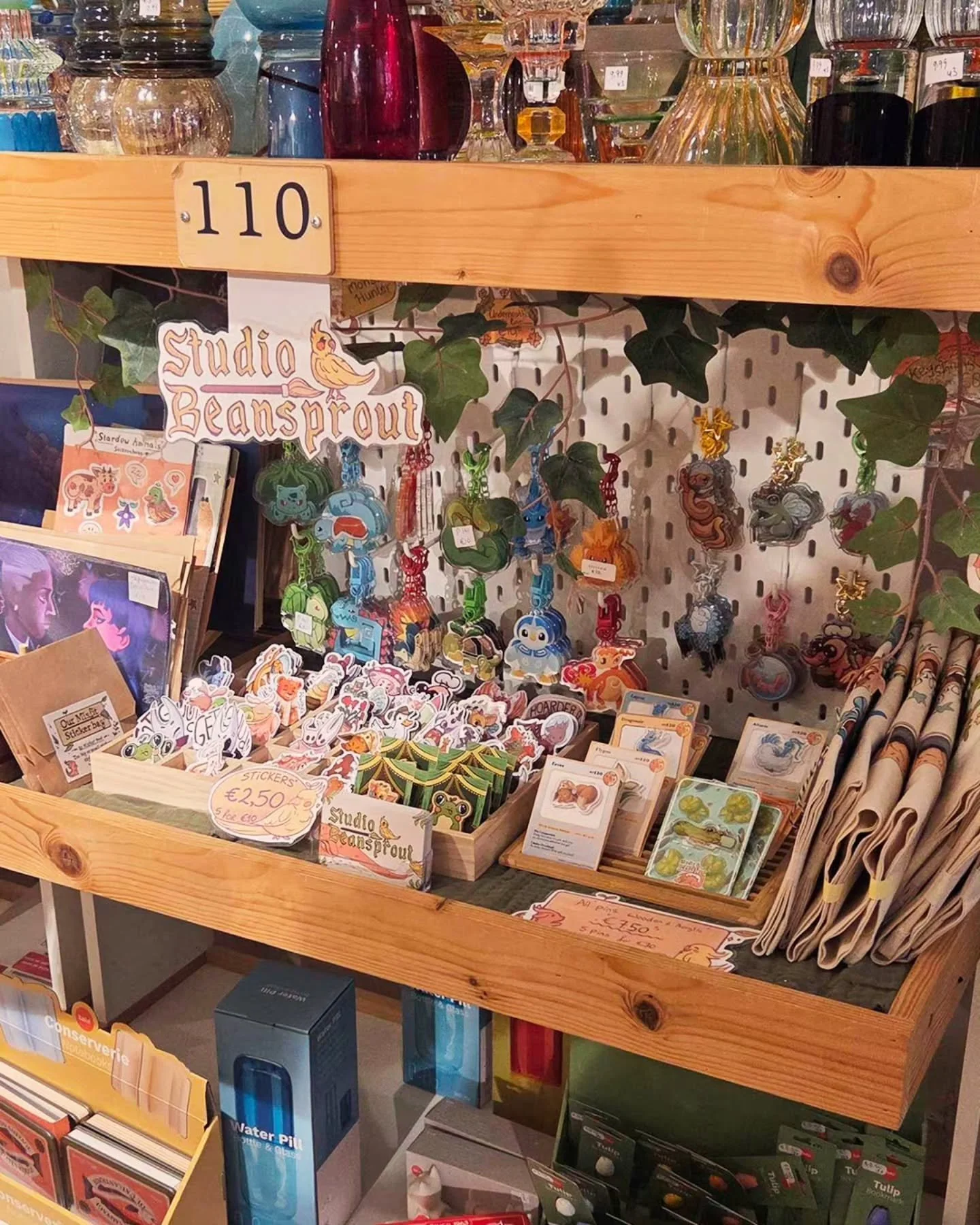 Be sure to check out our space af @iederznvak 🌱

#artist #artistalley #smallbusiness #artbusiness