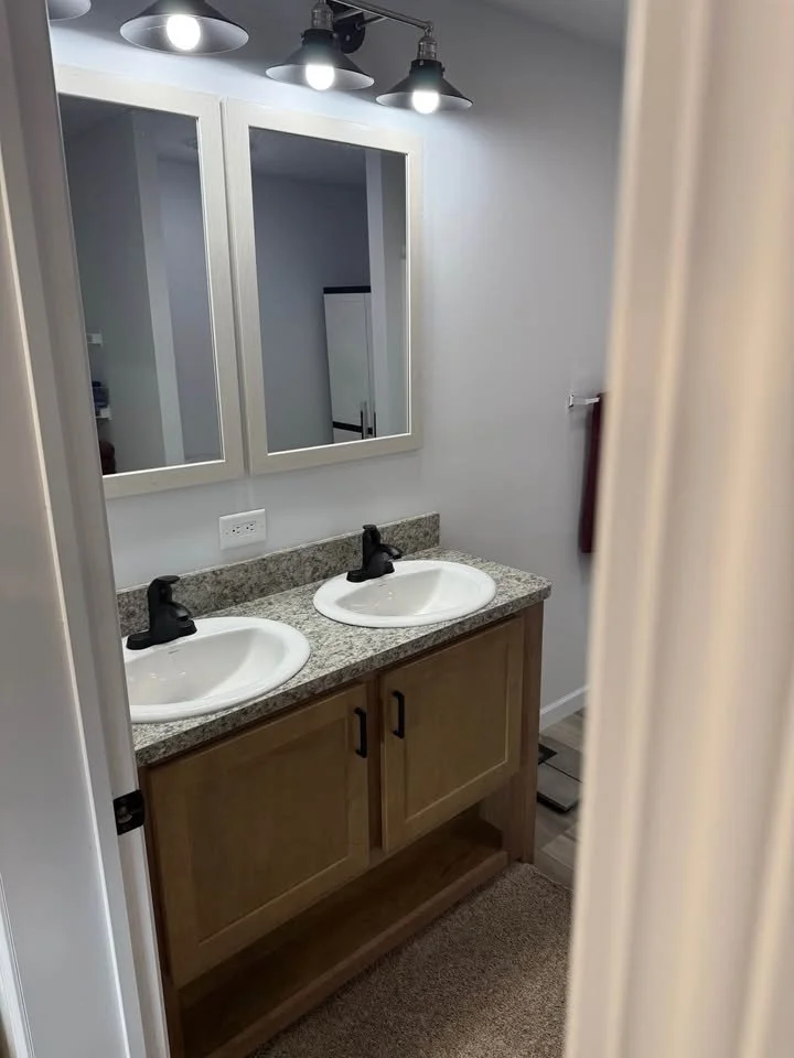 9 Bathroom.jpg