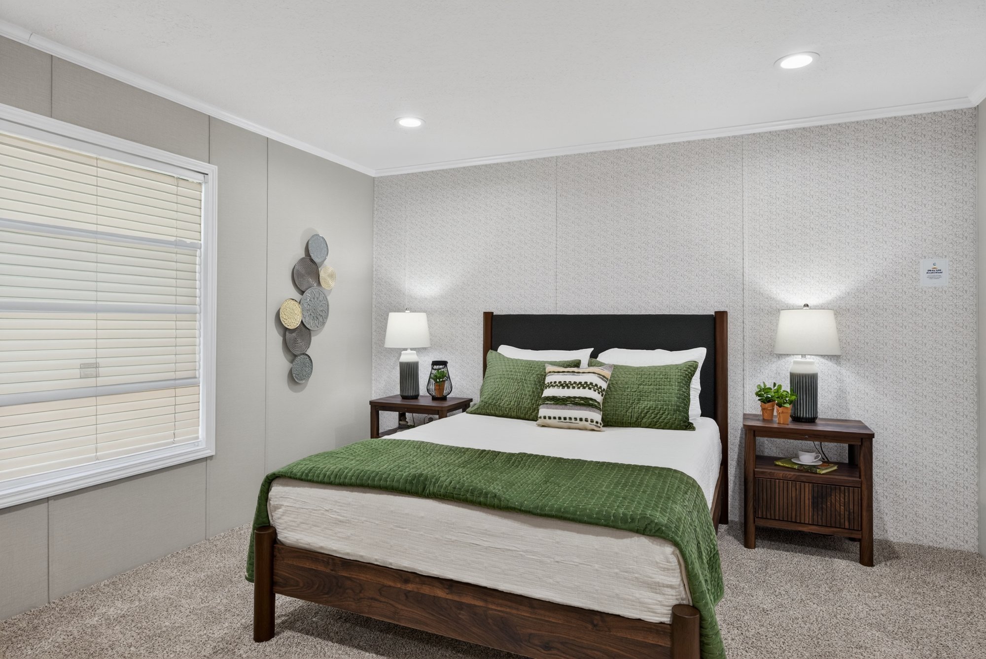 112-paramount-2856h32174-silverton-primary-bedroom-1.jpg