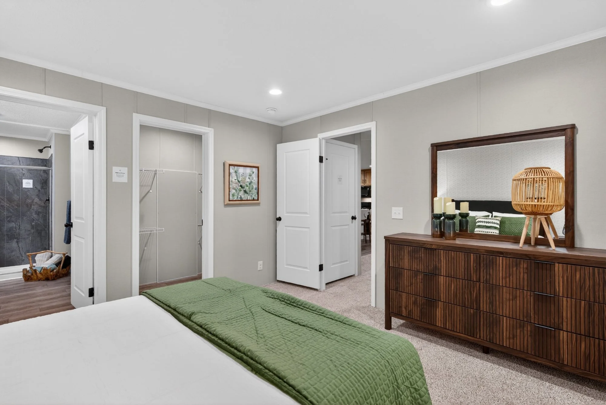112-paramount-2856h32174-silverton-primary-bedroom-2.jpg