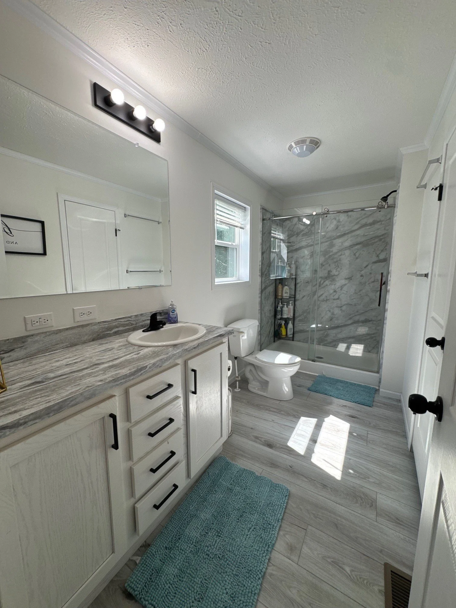 9 bathroom.jpg