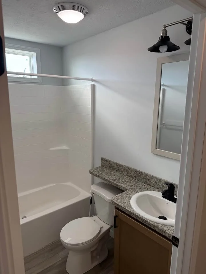 6 Bathroom.jpg