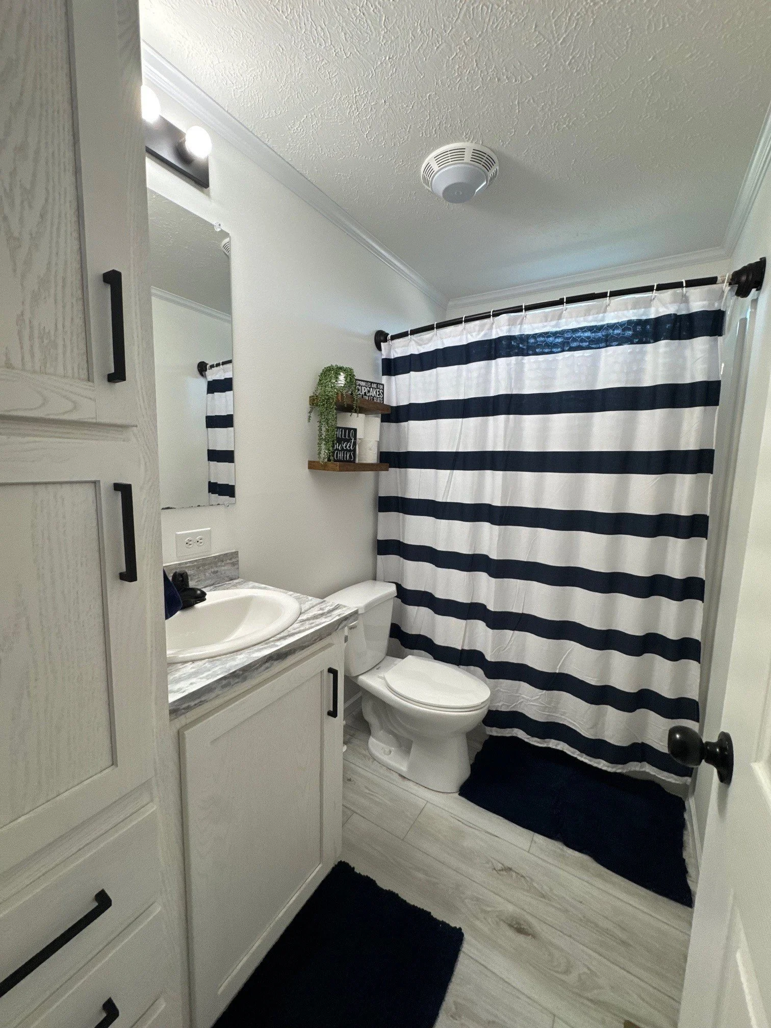 4 bathroom.jpg