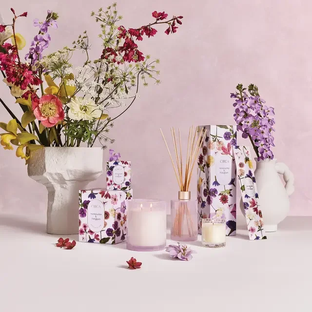 CIRCA_MD24_250mLFragranceDiffuser_Lifestyle_1.webp