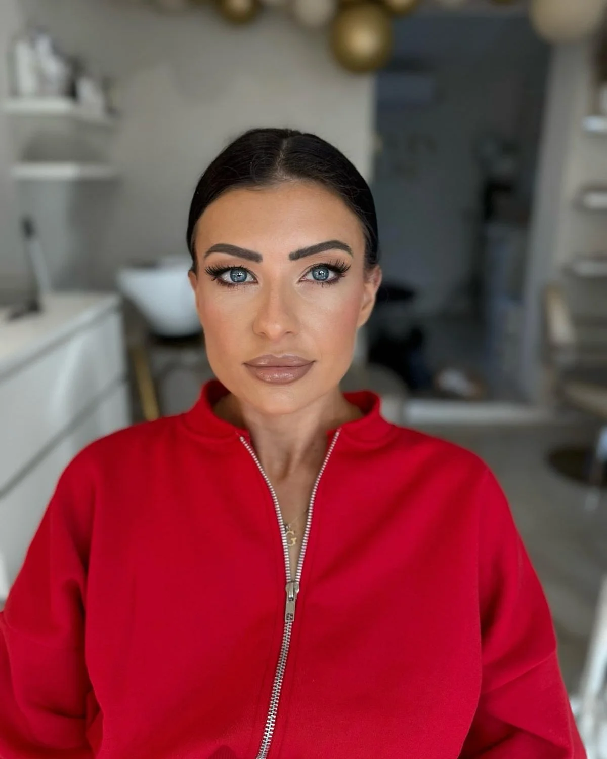 Make up season is back &amp; we LOVE it! 🔥

A gorgeous glowy make up look by our @annabelhousemakeup 
Book via direct contact 📲