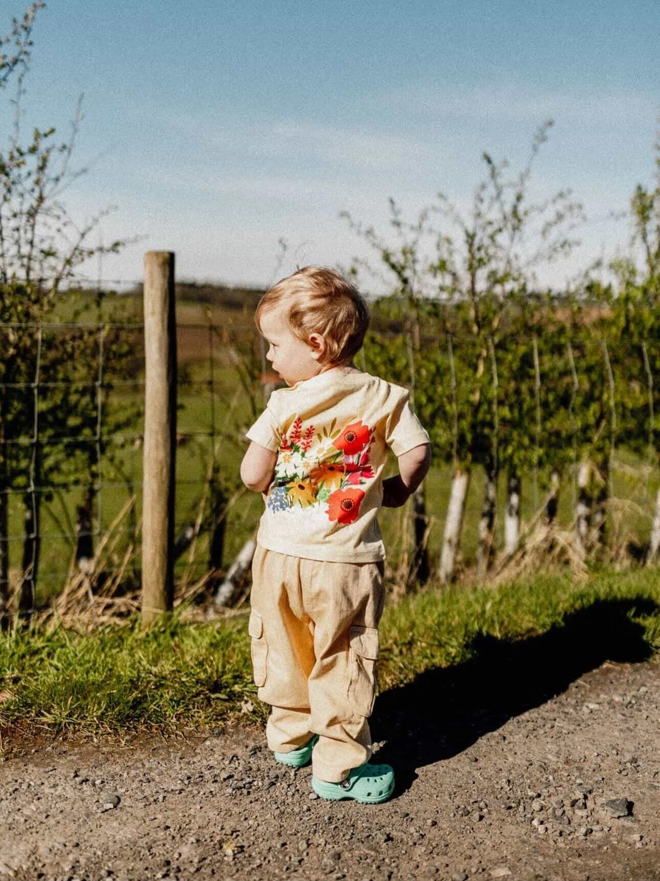 Well aren&rsquo;t these just the most adorable shots, taken by @bridgetteibbotsonphotography 🥹 
The Wildflower tee in butter, perfect for that change in the weather here in Cumbria 🌻🐣

Childrenswear, Cumbrian business, kidswear, organic cotton, ma